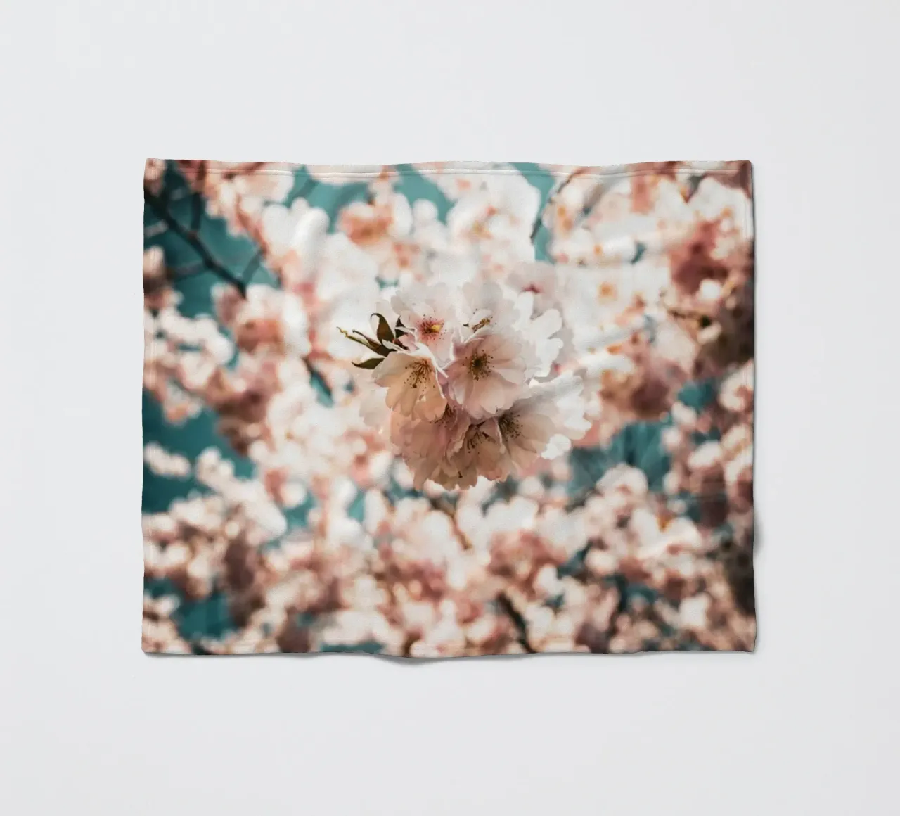 Kirschblüte coperta in pile da Flo Klein