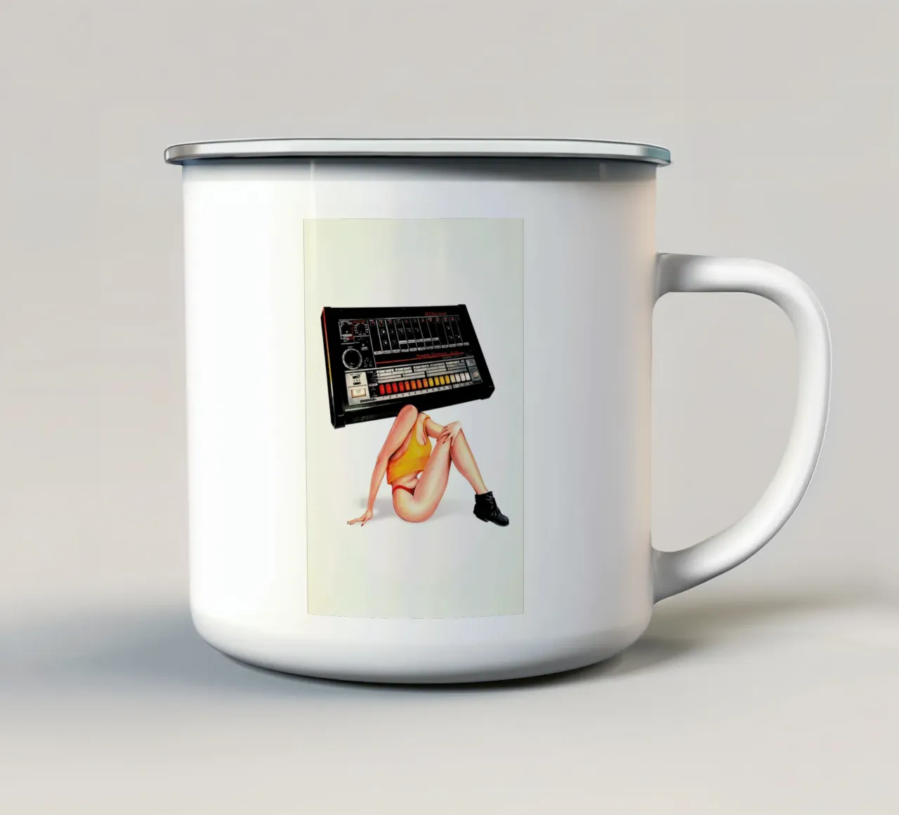 808 Dream Date tazza in smalto da Kelly Gilleran