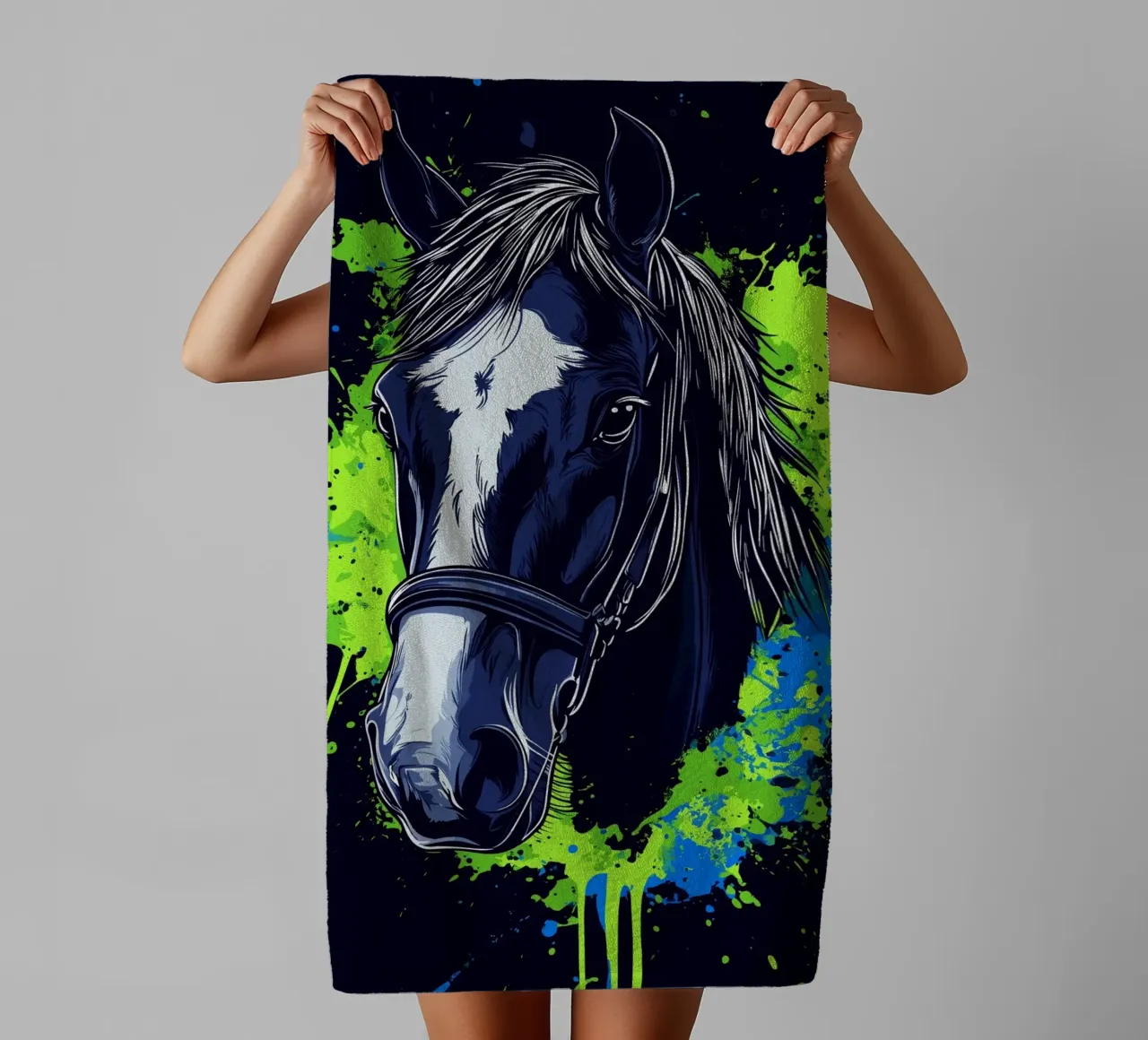 Portrait expressif d'un cheval devant des éclaboussures de peinture serviette de bain de pixelbull - medieval art and more