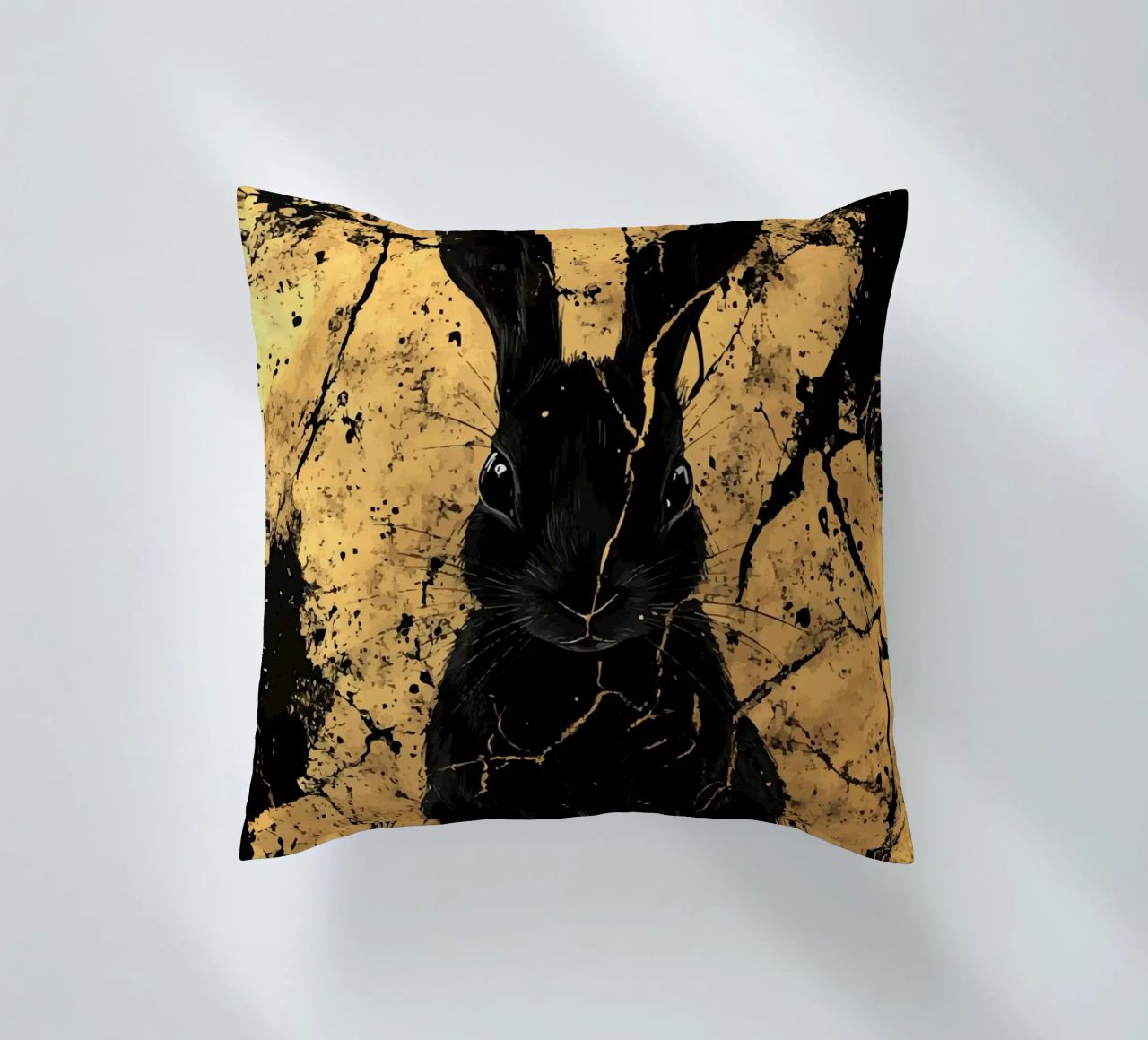 Lapin noir devant une structure dorée coussin de pixelbull - medieval art and more