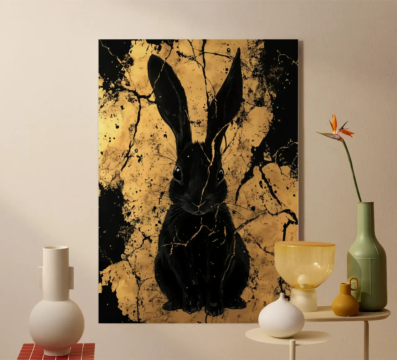 Lapin noir devant une structure dorée plexiglas de pixelbull - medieval art and more