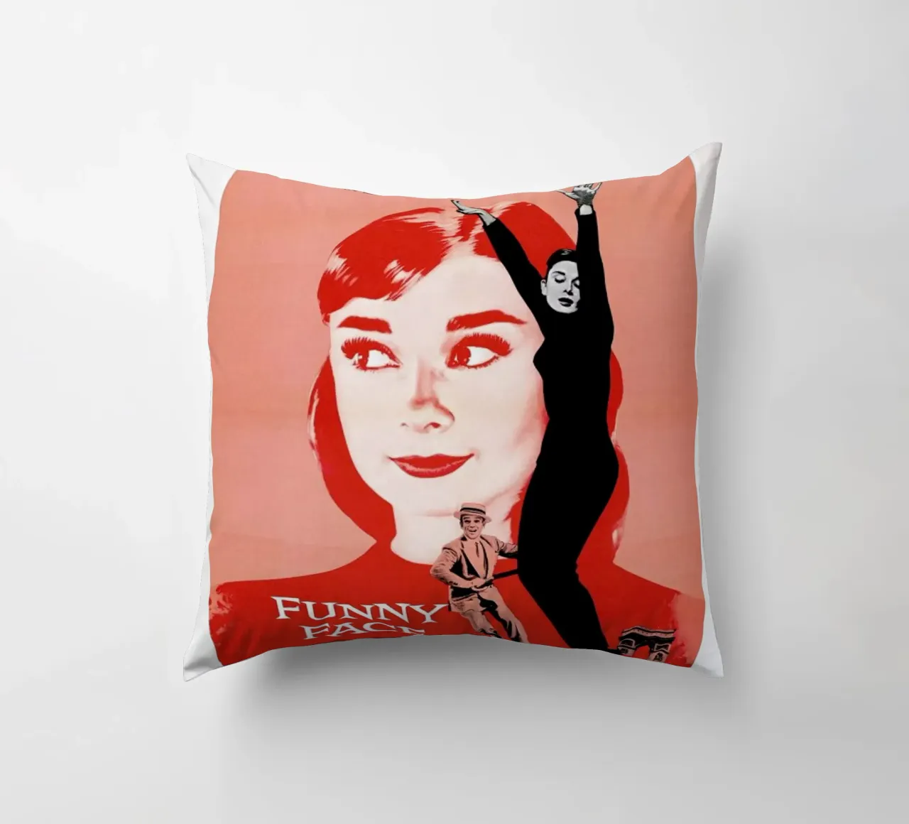 ‘Funny Face’ Retro Movie Poster cuscino da Gallery Print and Art Limited