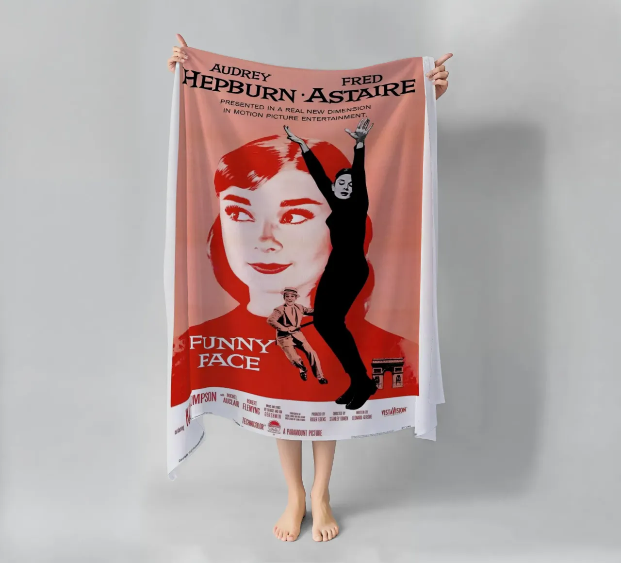 ‘Funny Face’ Retro Movie Poster telo mare da Gallery Print and Art Limited