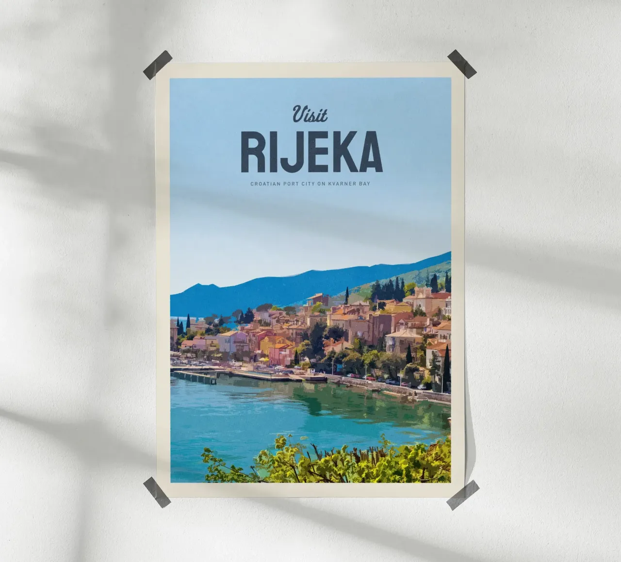 Viaggio a Rijeka poster con telaio in legno da Mercury Club