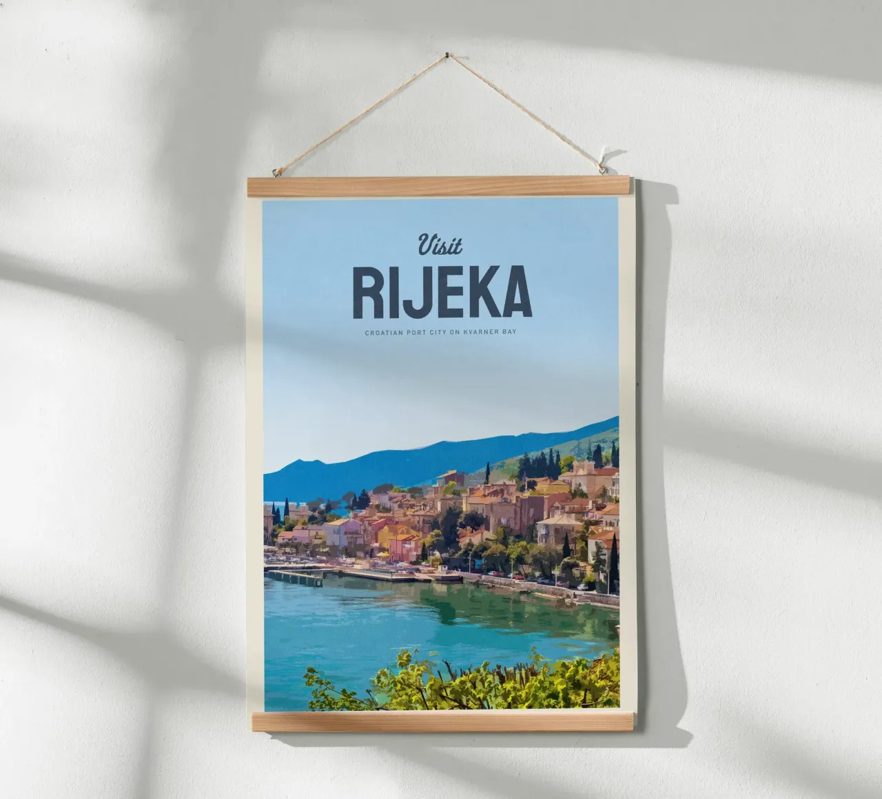 Viaggio a Rijeka poster con telaio in legno da Mercury Club
