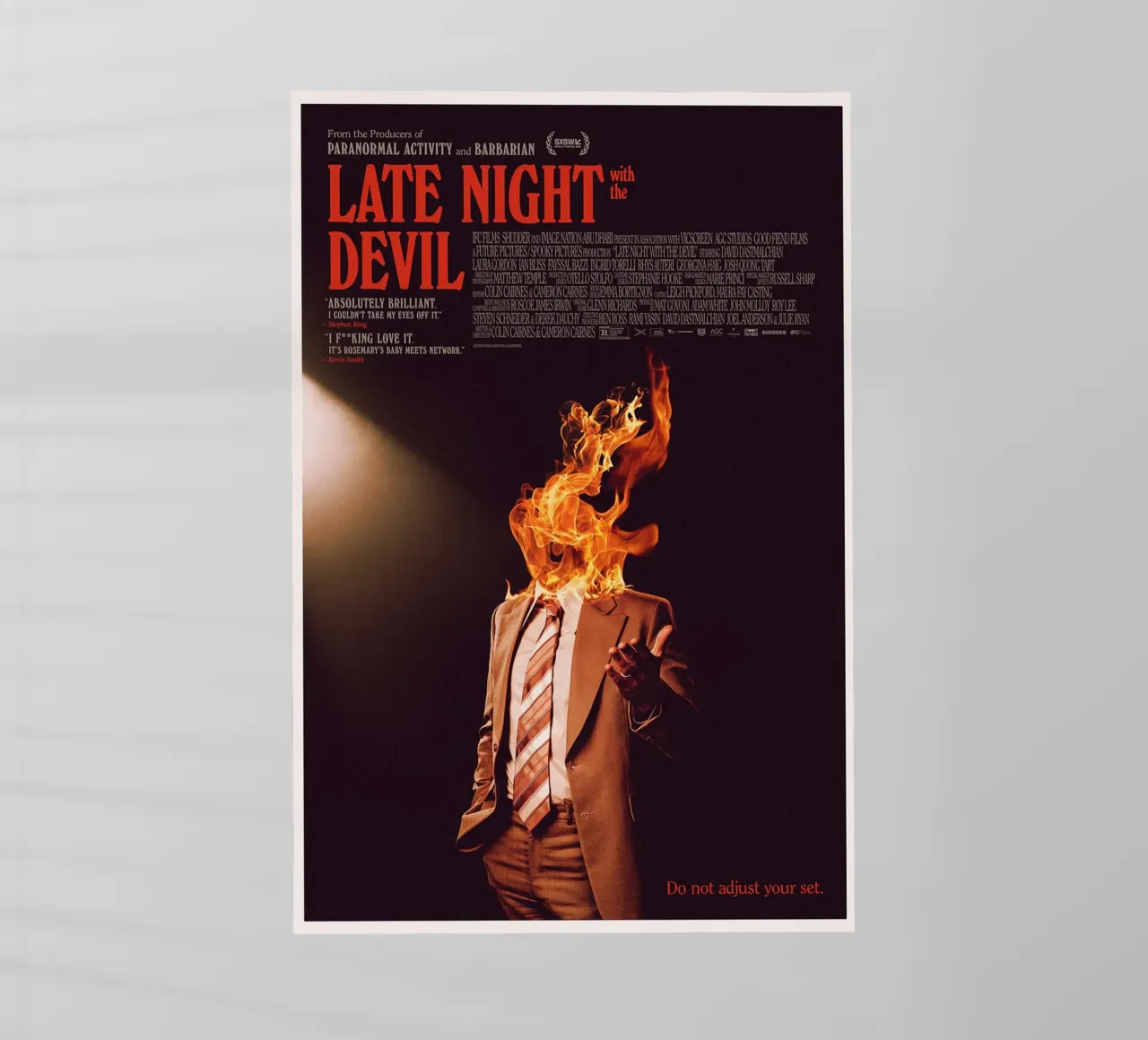Late Night with the Devil pellicola backlit da Attaboy Dsgn
