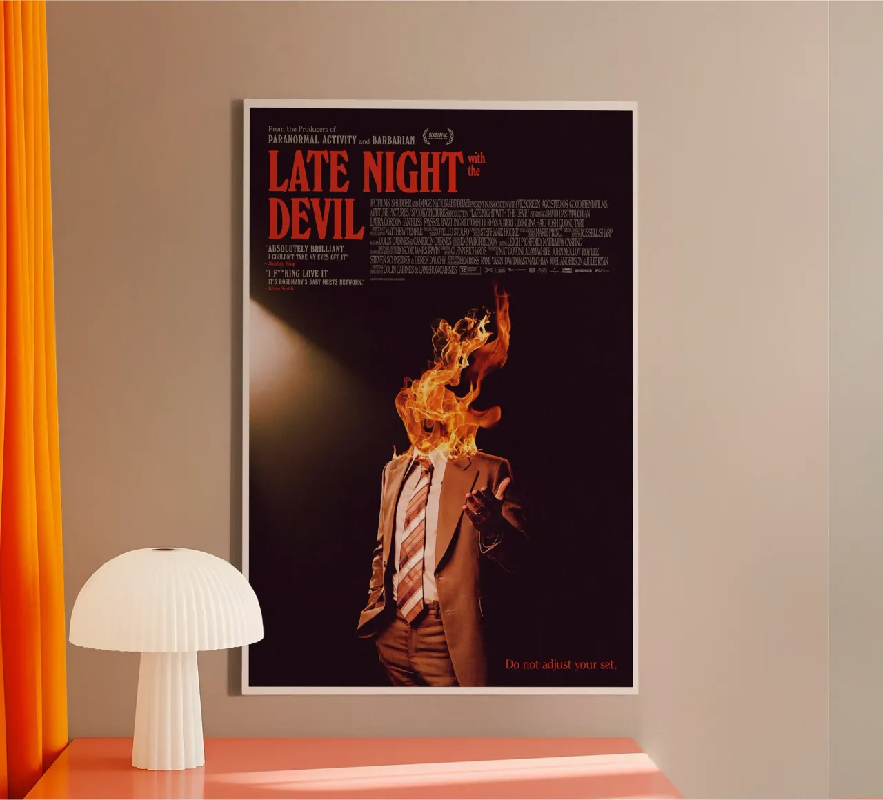 Late Night with the Devil tela con Cornice a cassetta da Attaboy Dsgn