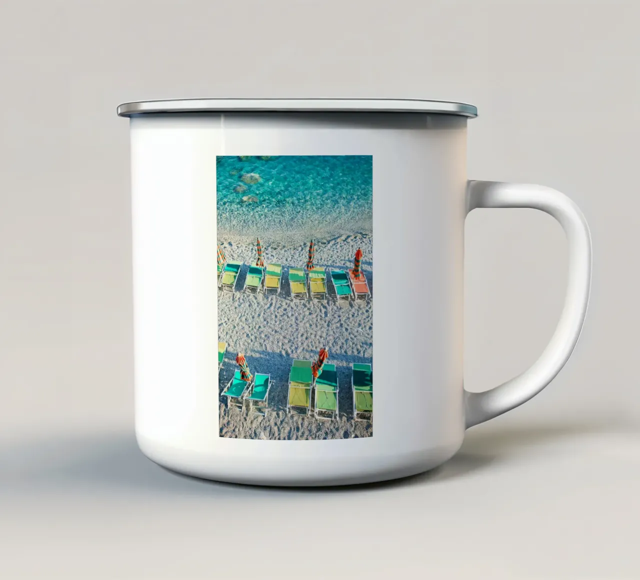 Retro Italy Umbrella Beach, Italian Wall Art tazza in smalto da TheTravelClub