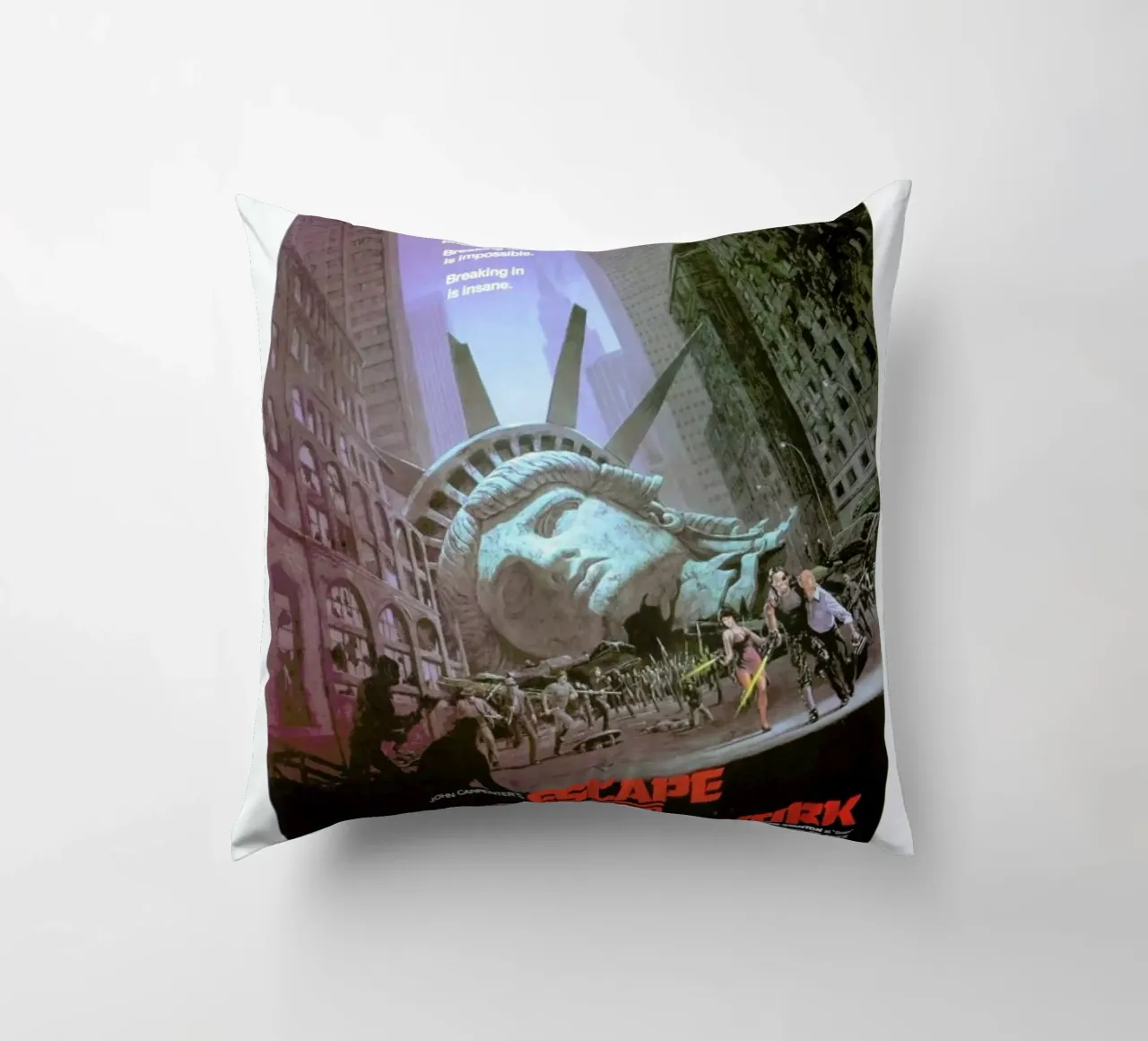 ‘Escape from New York’ Retro Movie Poster cuscino da Gallery Print and Art Limited