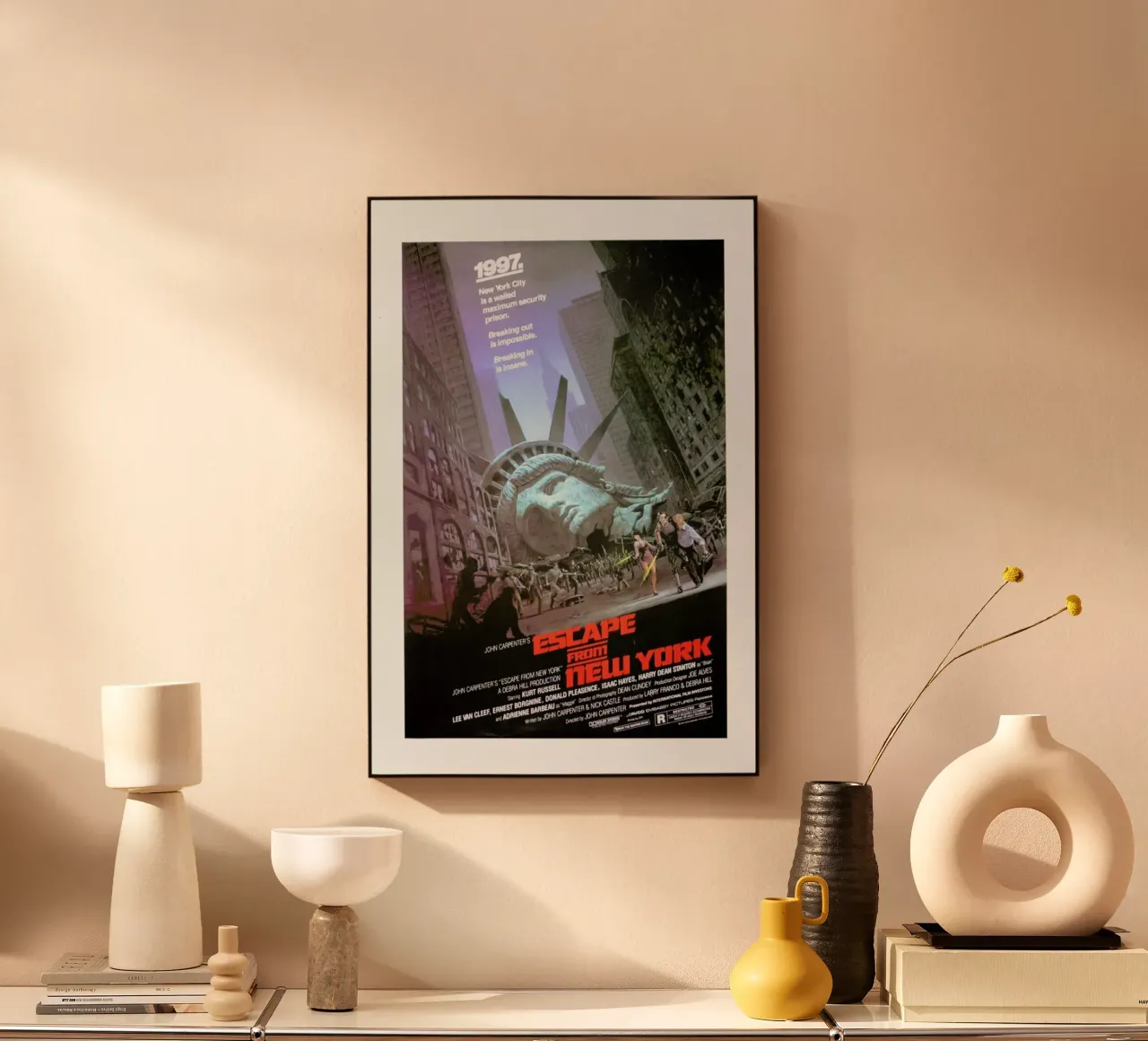 ‘Escape from New York’ Retro Movie Poster alluminio dibond da Gallery Print and Art Limited