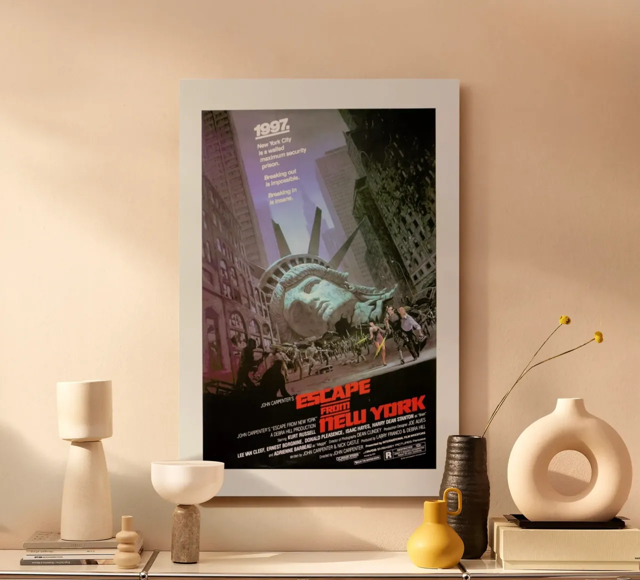 ‘Escape from New York’ Retro Movie Poster alluminio dibond da Gallery Print and Art Limited