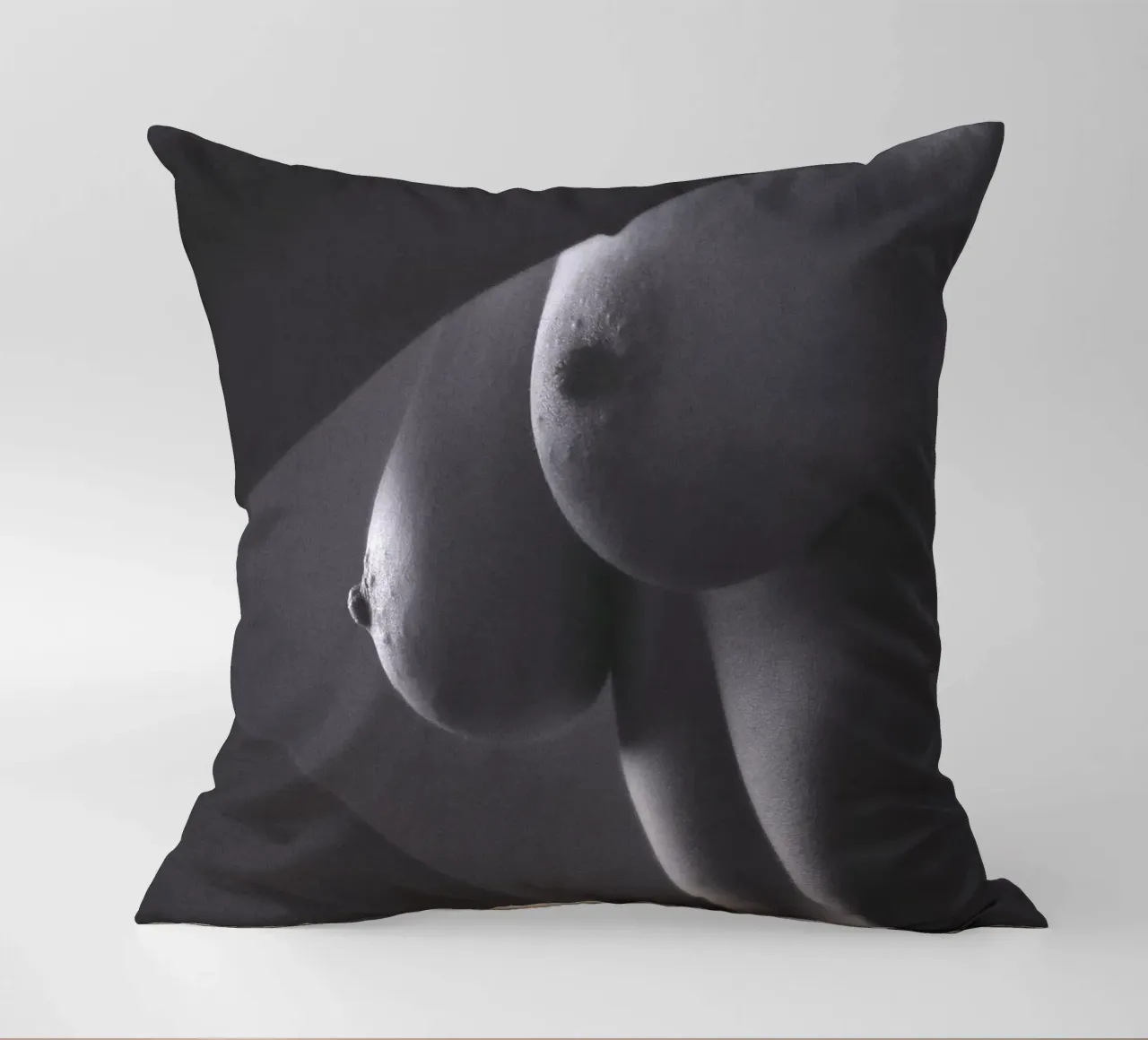 Georgie, a Torso Shot cuscino da Dave Hare Photography