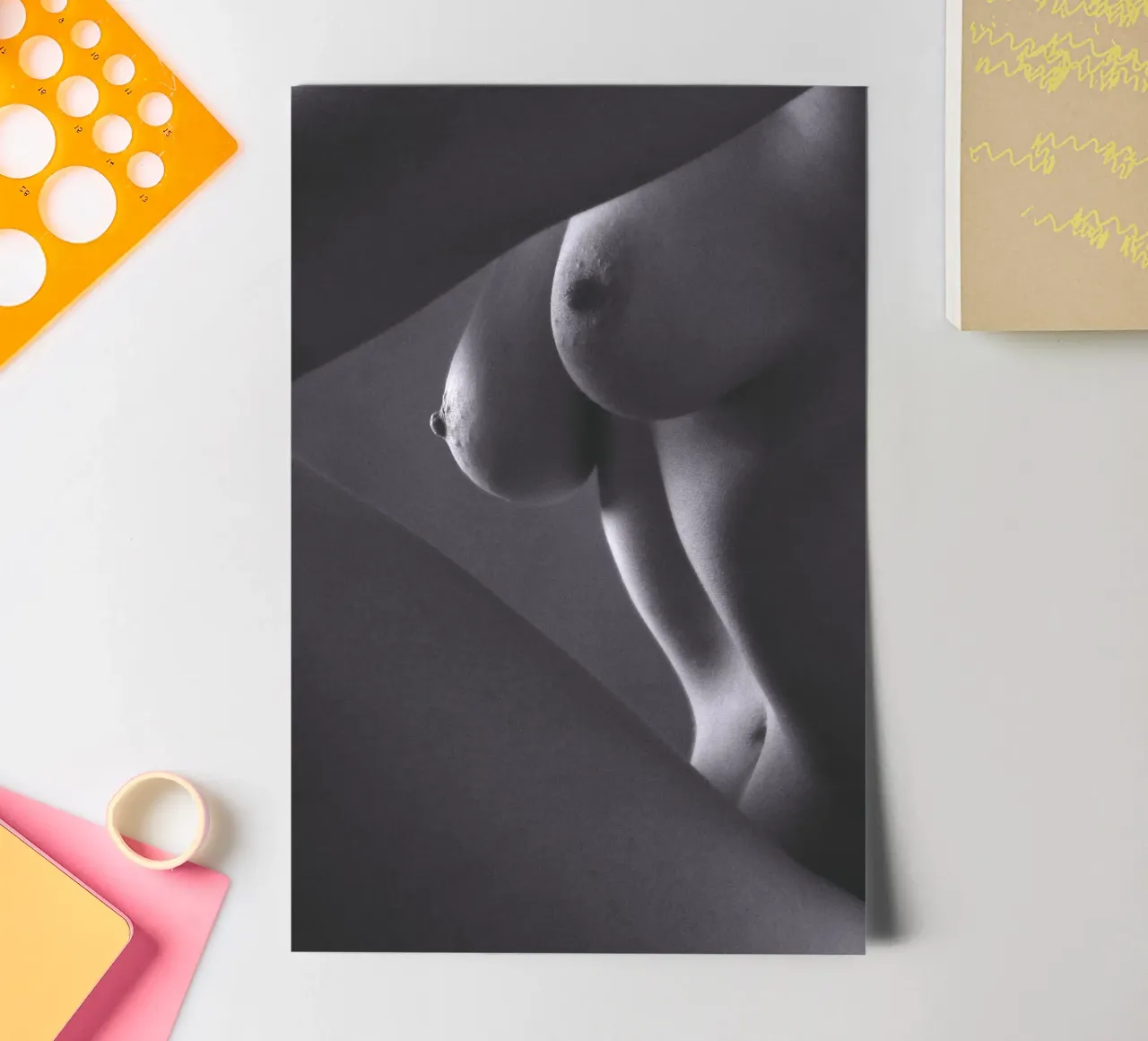 Georgie, ein Torso-Schuss Stickerbogen von Dave Hare Photography
