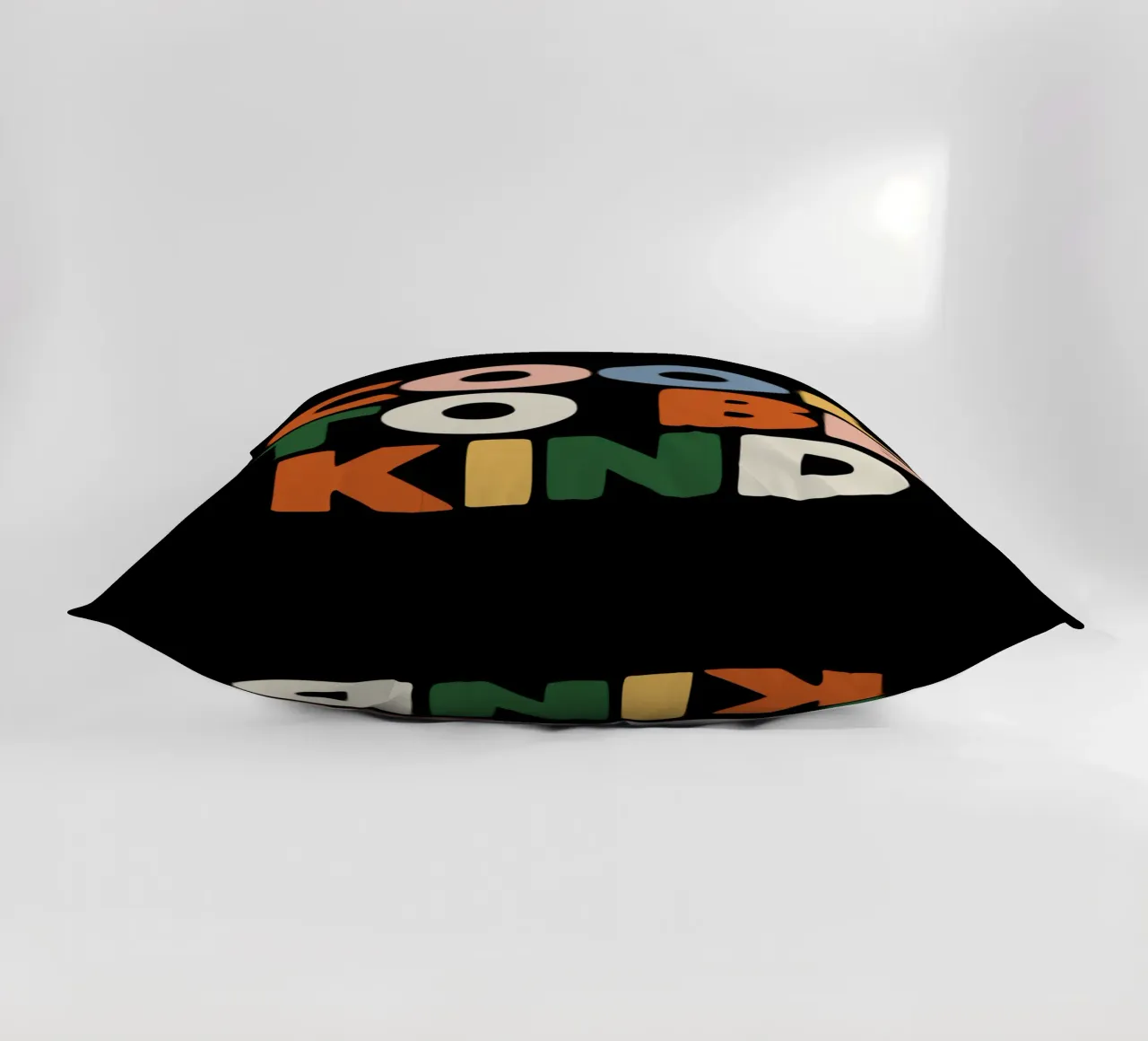 Cool To Be Kind Colourful Bold Kindness Typografie Design cuscino da THE MOTIVATED TYPE