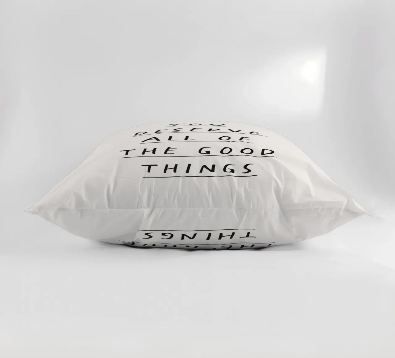 Ti meriti tutte le cose belle scritte a mano Typografie cuscino da THE MOTIVATED TYPE