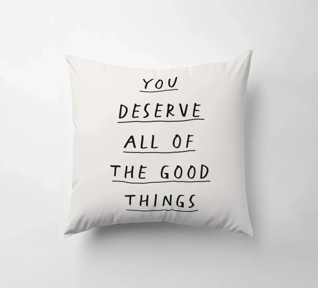 Ti meriti tutte le cose belle scritte a mano Typografie cuscino da THE MOTIVATED TYPE