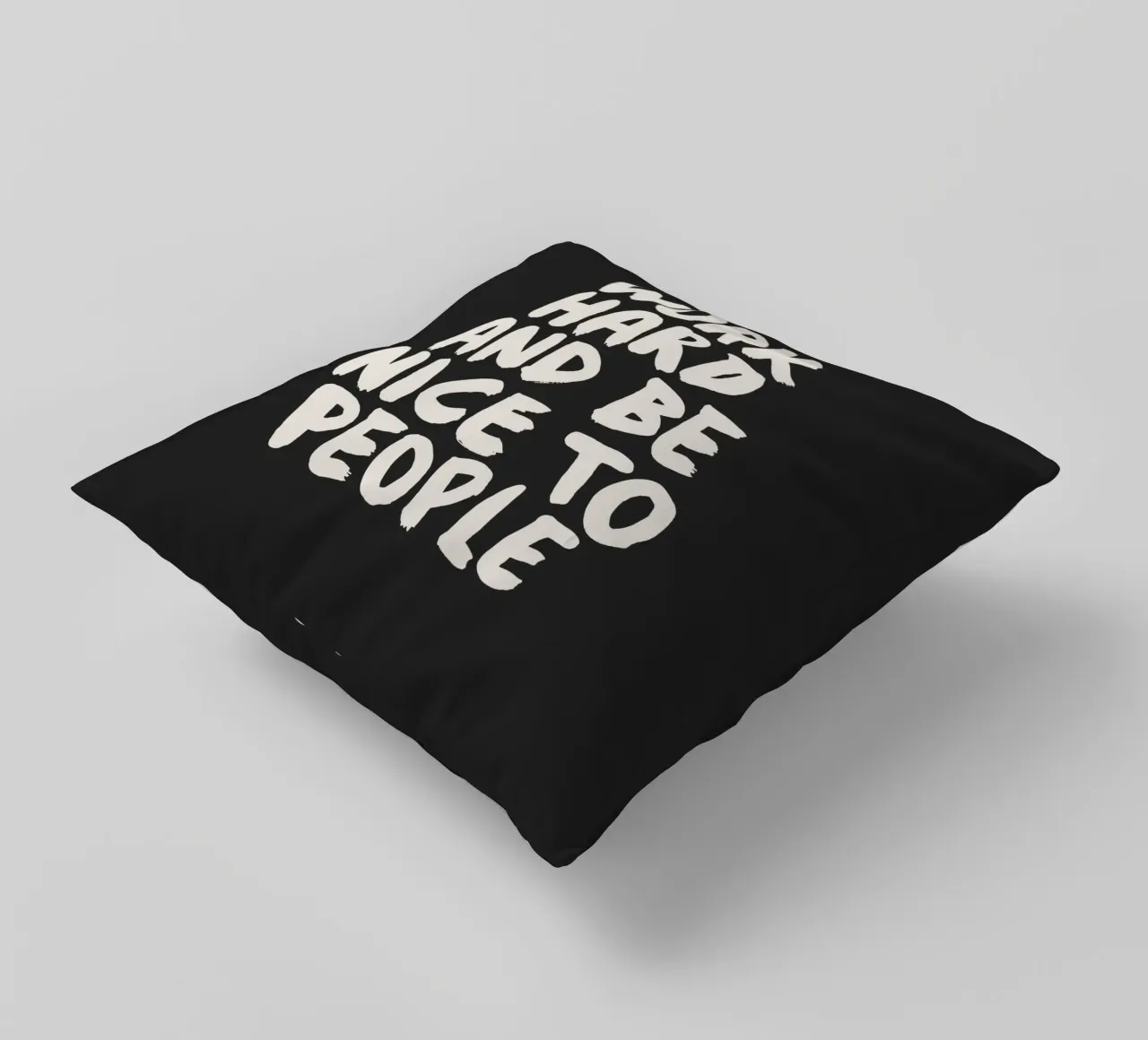 Werk Hard en Wees Lief Voor Mensen Positieve Typografie kussen van THE MOTIVATED TYPE