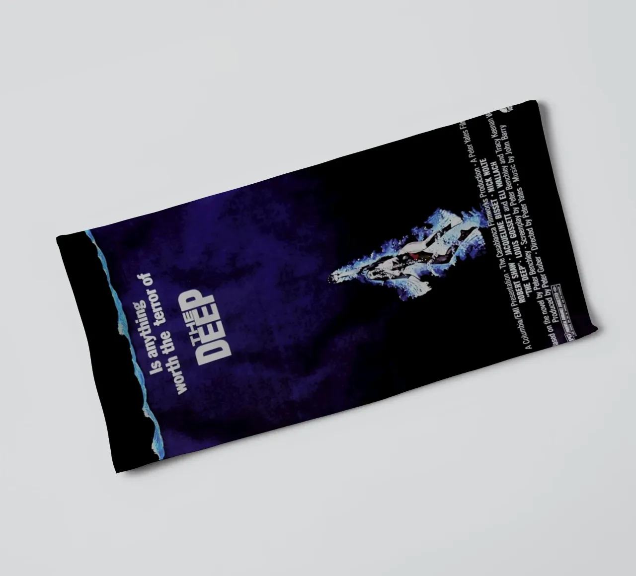 ‘The Deep’ Retro Movie Poster asciugamano da bagno da Gallery Print and Art Limited