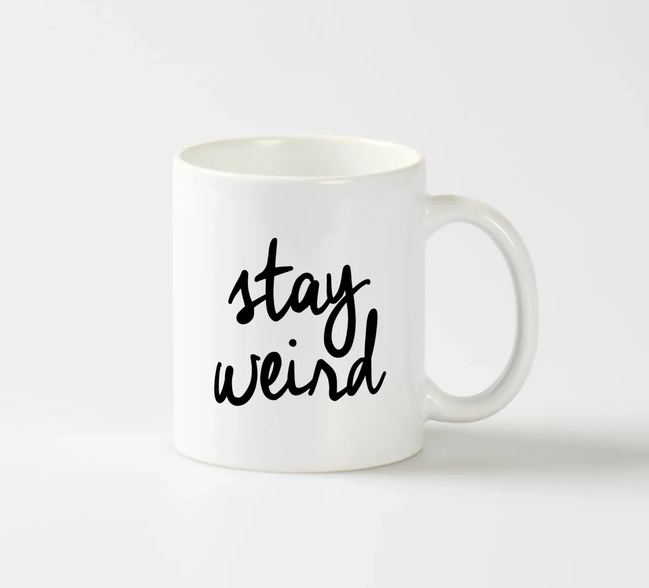 Blijf raar keramische mok van THE MOTIVATED TYPE