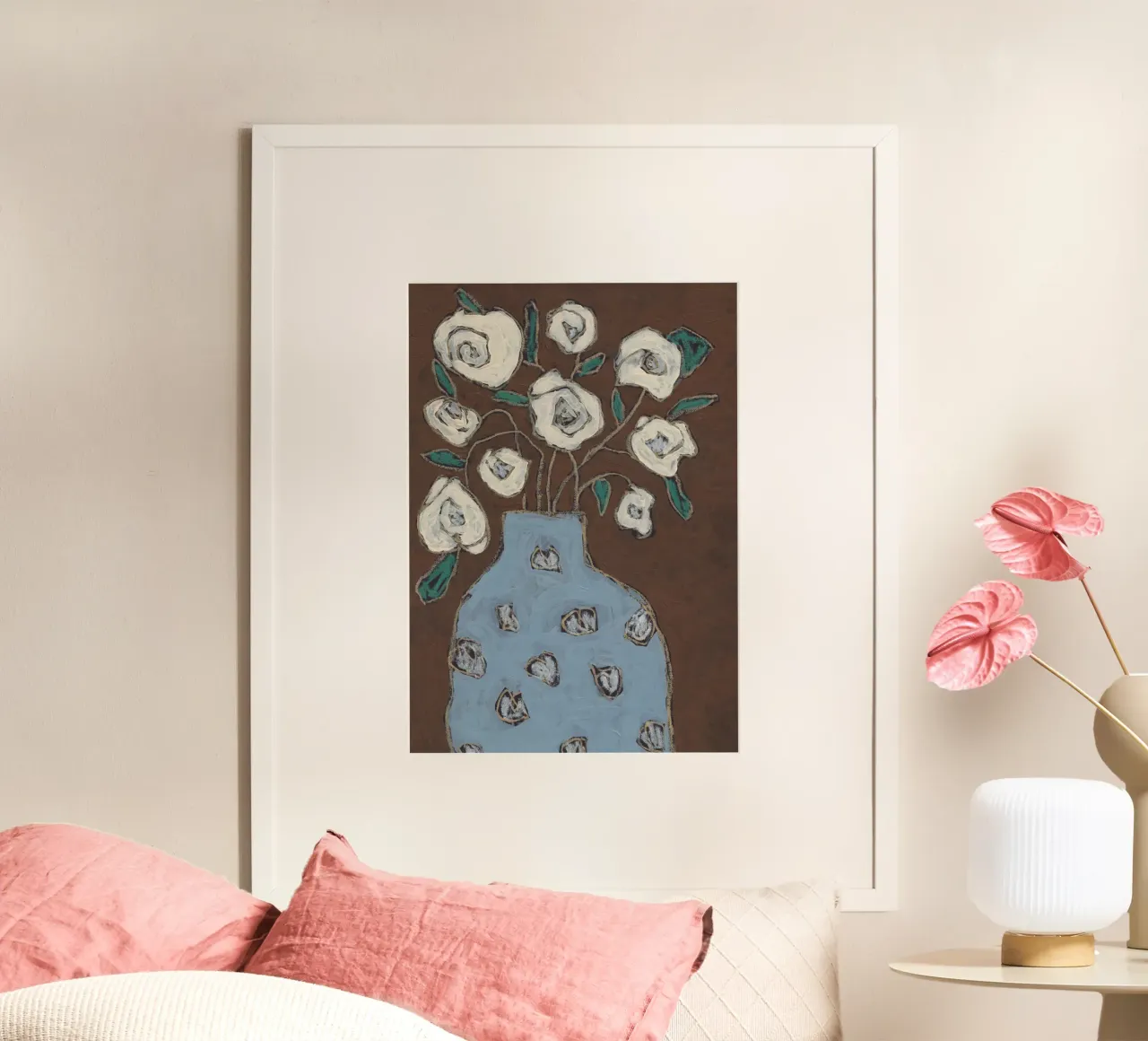 Vaso blu, rose bianche poster da Alisa Galitsyna