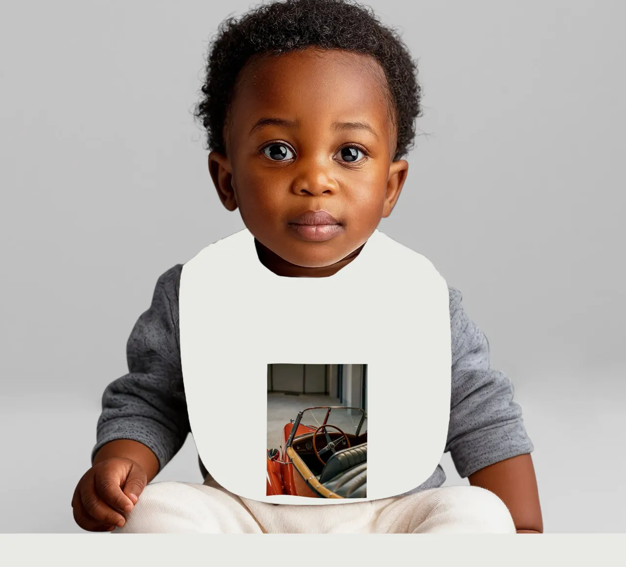 Roter Oldtimer Babylätzchen von CAR EDITION