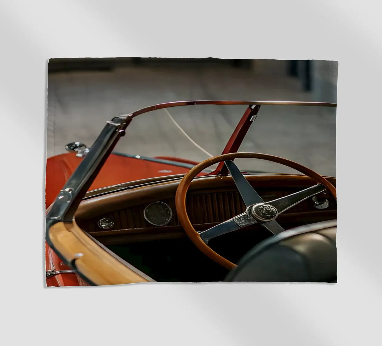 Auto d'epoca rossa telo mare da CAR EDITION