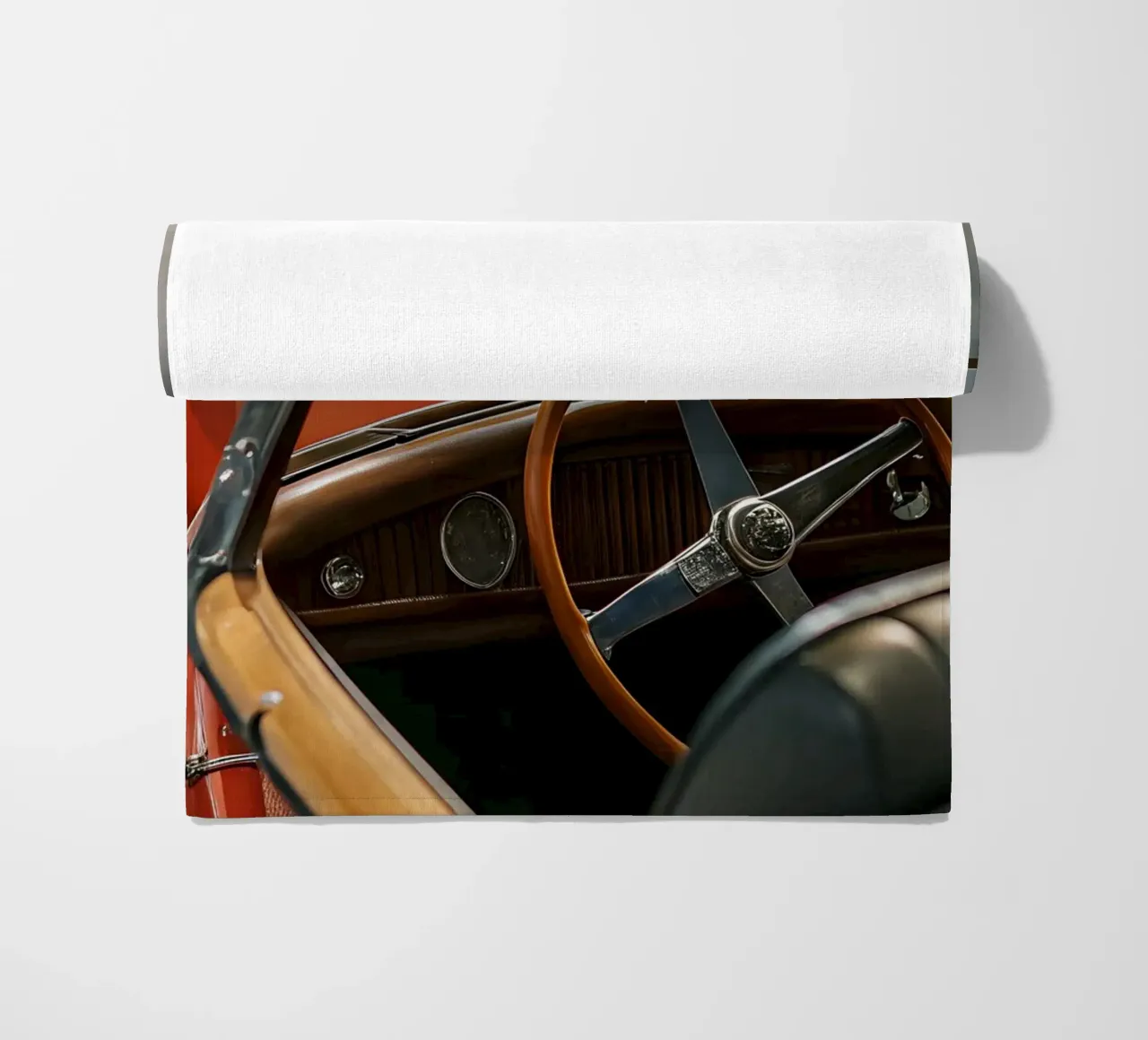 Auto d'epoca rossa telo mare da CAR EDITION