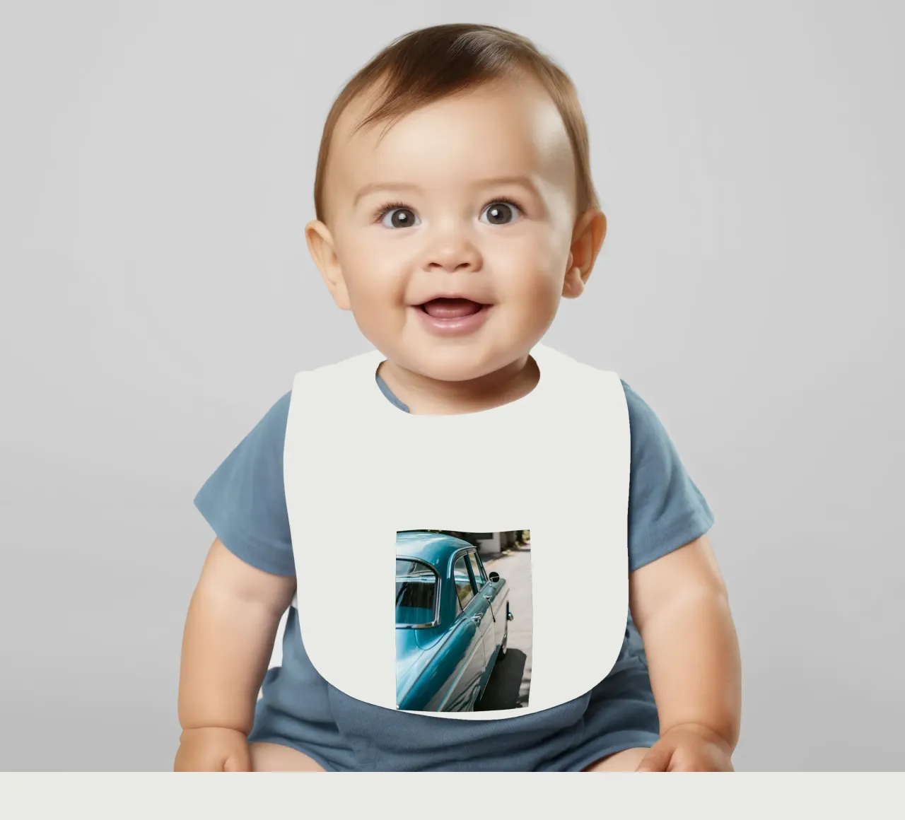 Blauer Oldtimer Babylätzchen von CAR EDITION