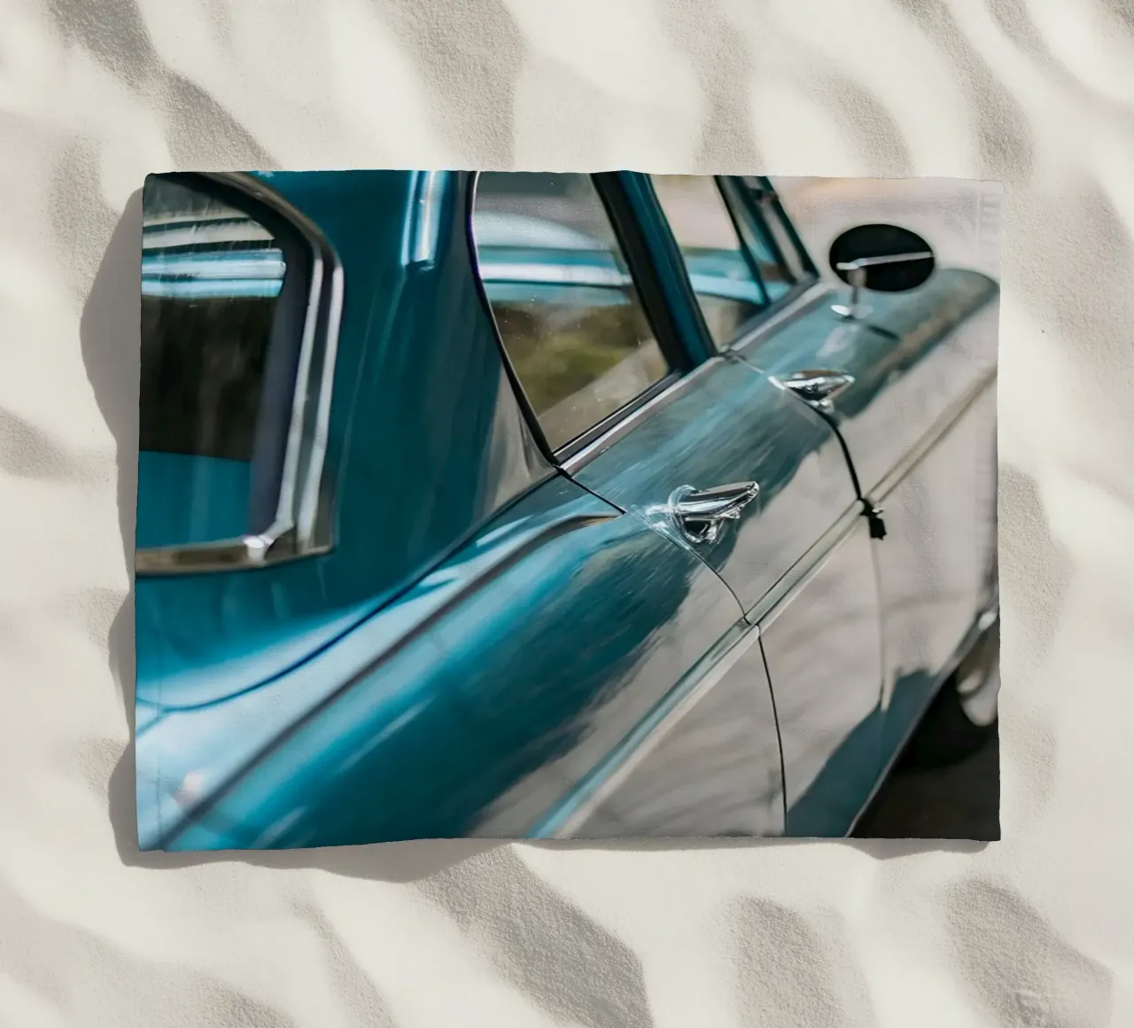 Blauer Oldtimer Strandtuch von CAR EDITION