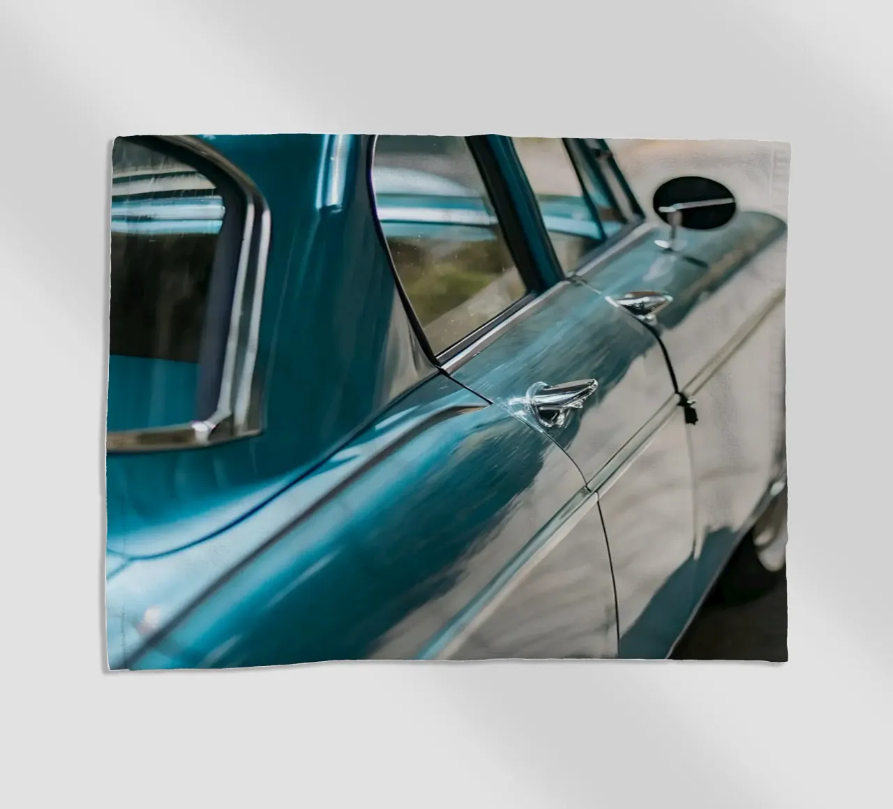 Blauer Oldtimer Strandtuch von CAR EDITION