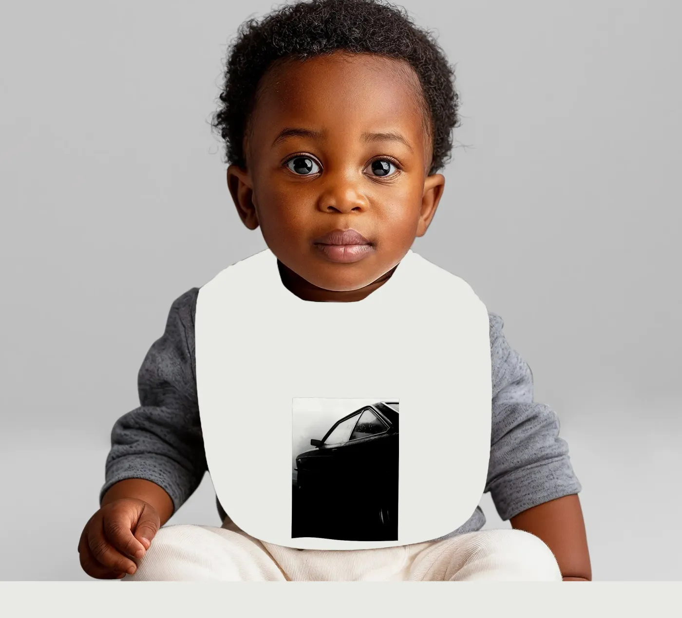 Monochrome Classic Cars Babylätzchen von CAR EDITION