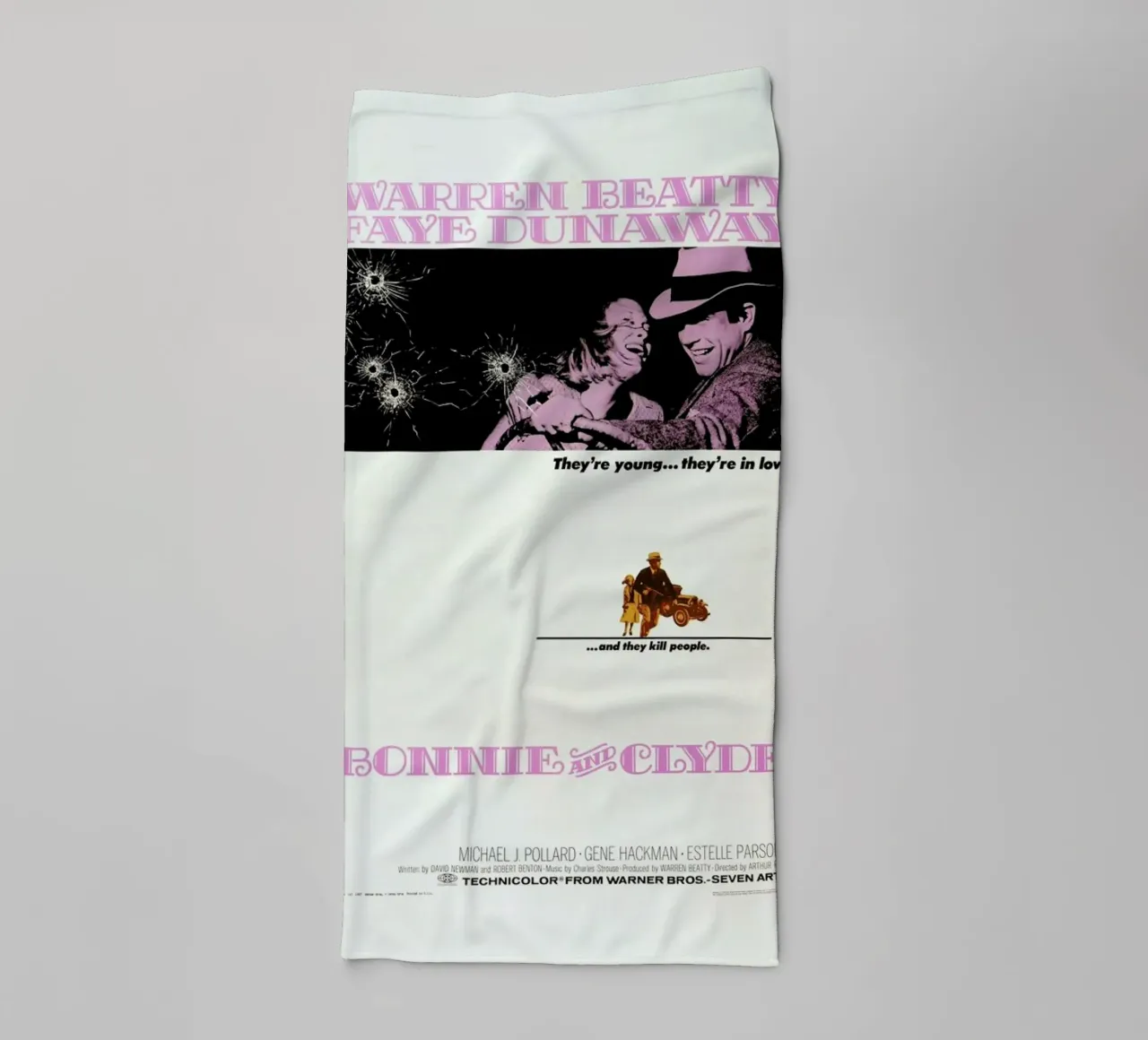 ‘Bonnie and Clyde’ Retro Movie Poster asciugamano da bagno da Gallery Print and Art Limited
