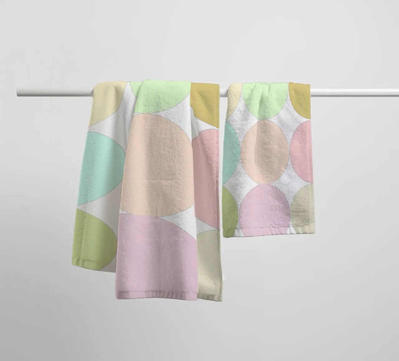 Puntini colorati asciugamano da bagno da LaylaOzPatterns