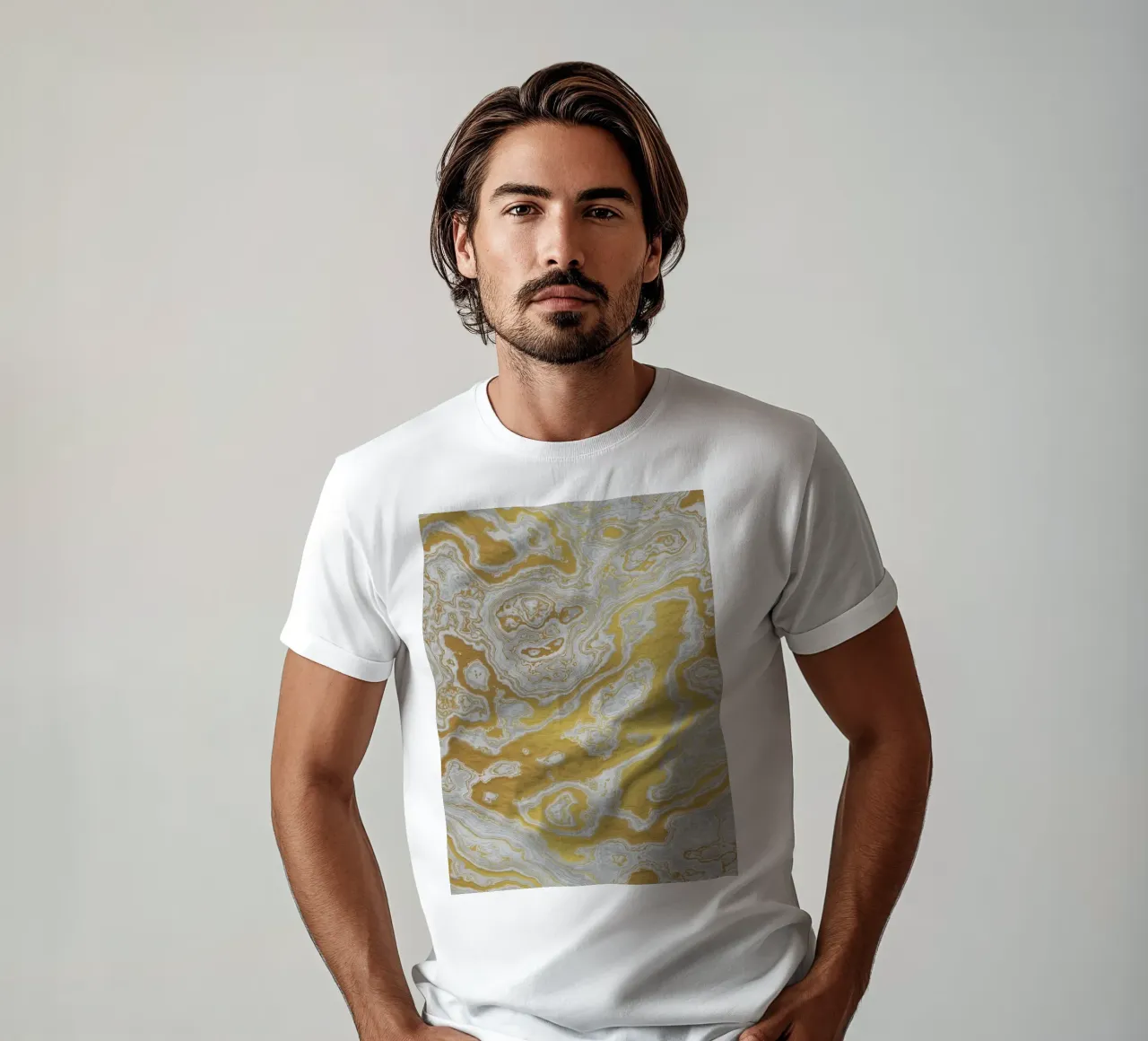 Calcatta Oro White and Gold Marble Texture II t-shirt da amini54