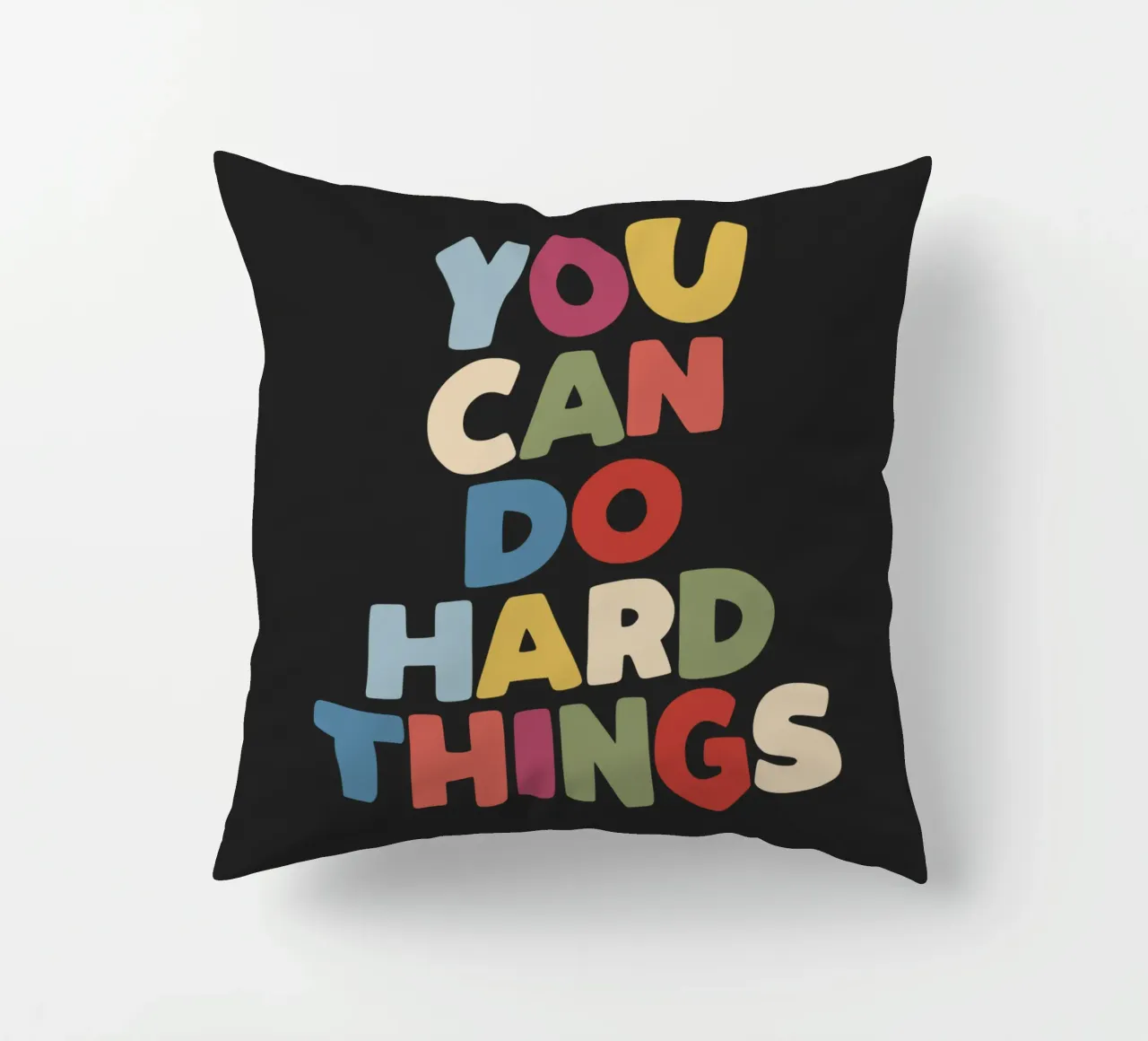 Je kunt moeilijke dingen doen Motiverende typografie ontwerp kussen van THE MOTIVATED TYPE