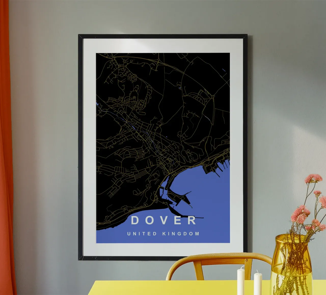 Mappa della città di Dover Regno Unito nero e oro poster con telaio in alluminio da Cartographers Library