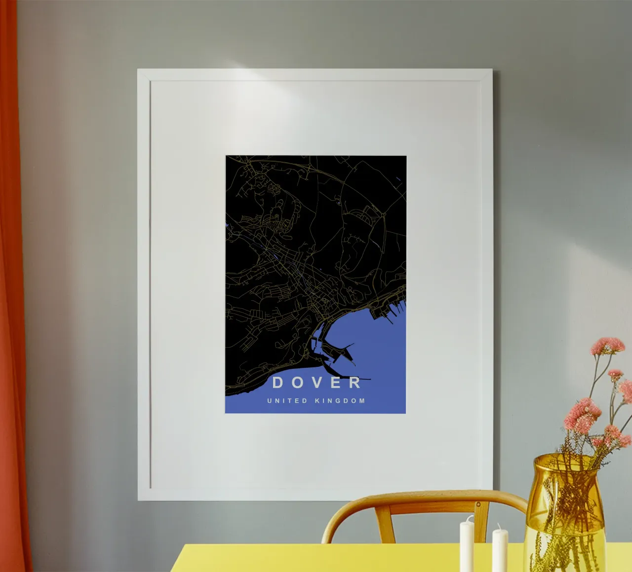 Mappa della città di Dover Regno Unito nero e oro poster con telaio in alluminio da Cartographers Library