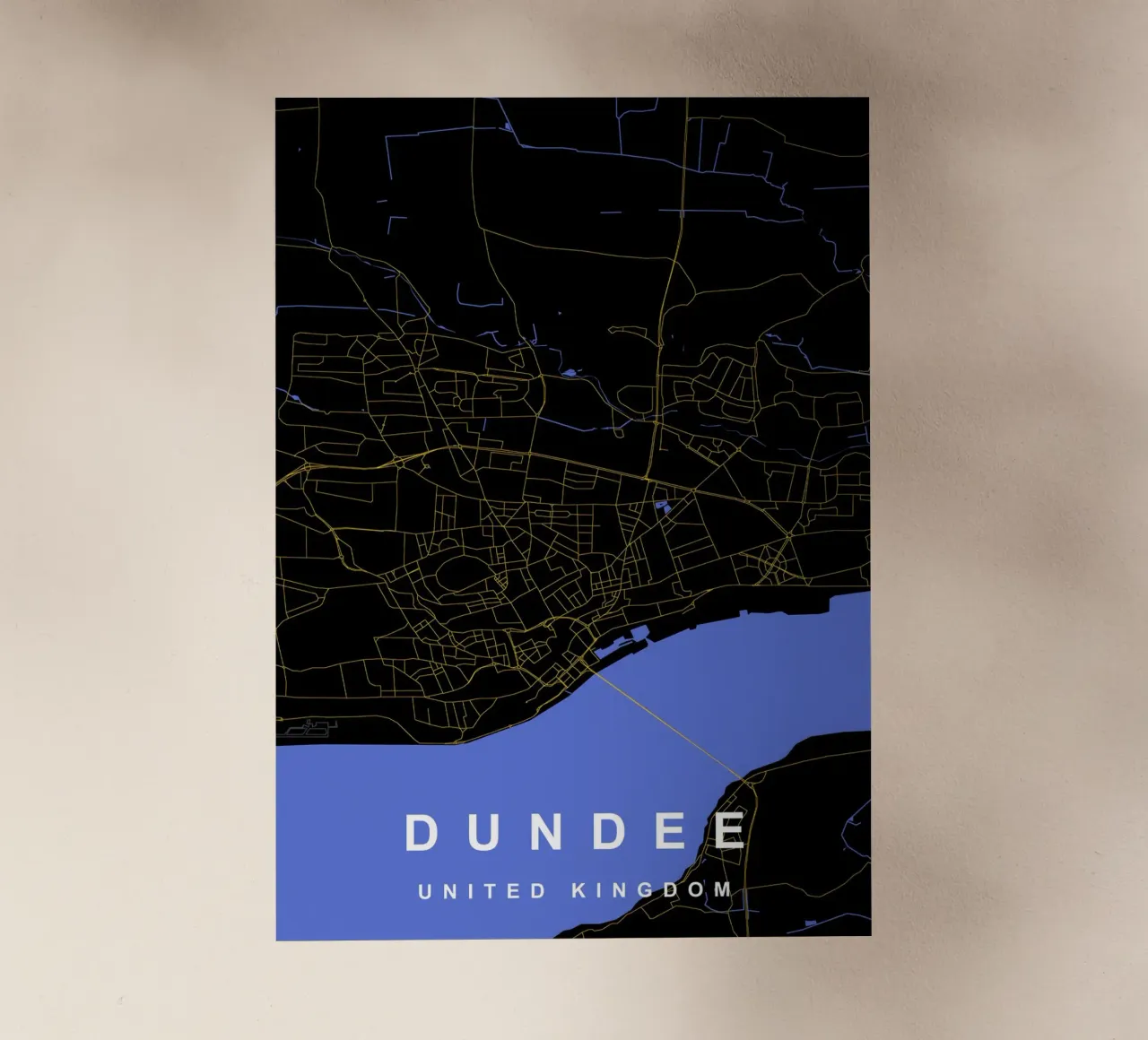 Mappa della città di Dundee Regno Unito nero e oro pellicola backlit da Cartographers Library