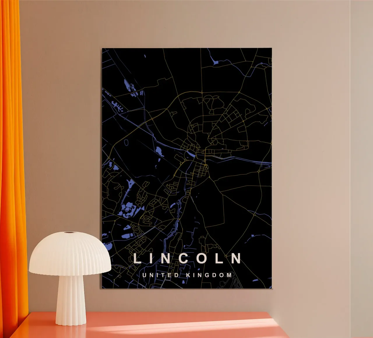 Mappa della città di Lincoln Regno Unito nero e oro poster con telaio in plastica da Cartographers Library