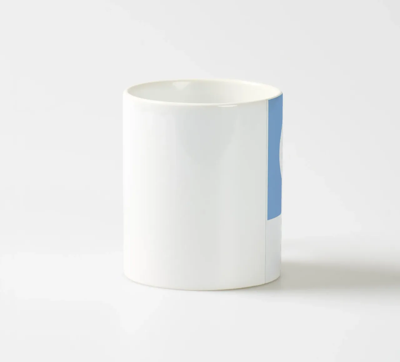„The Food Alphabet“ - E like Egg tazza in ceramica da BLAEK Design Studio