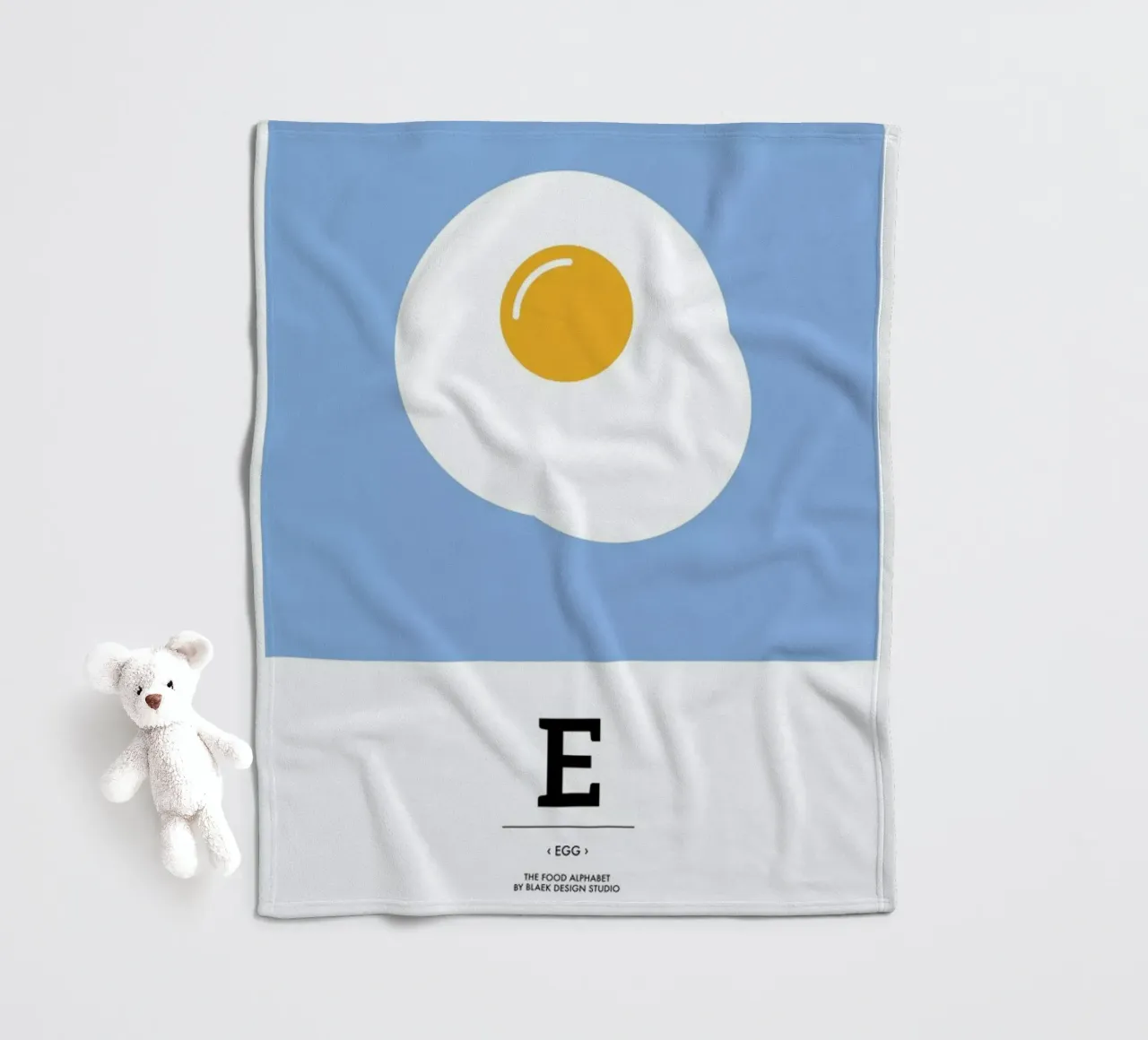 „The Food Alphabet“ - E like Egg coperta in pile da BLAEK Design Studio
