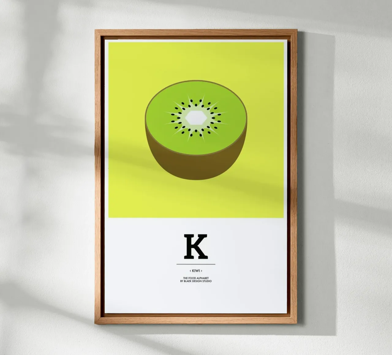 „The Food Alphabet“ - K like Kiwi tela con Cornice a cassetta da BLAEK Design Studio