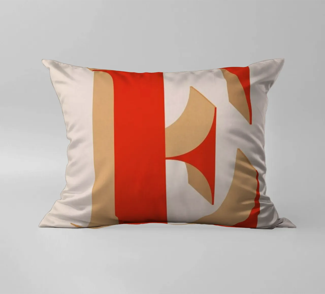 Red E cuscino da daylight design studio