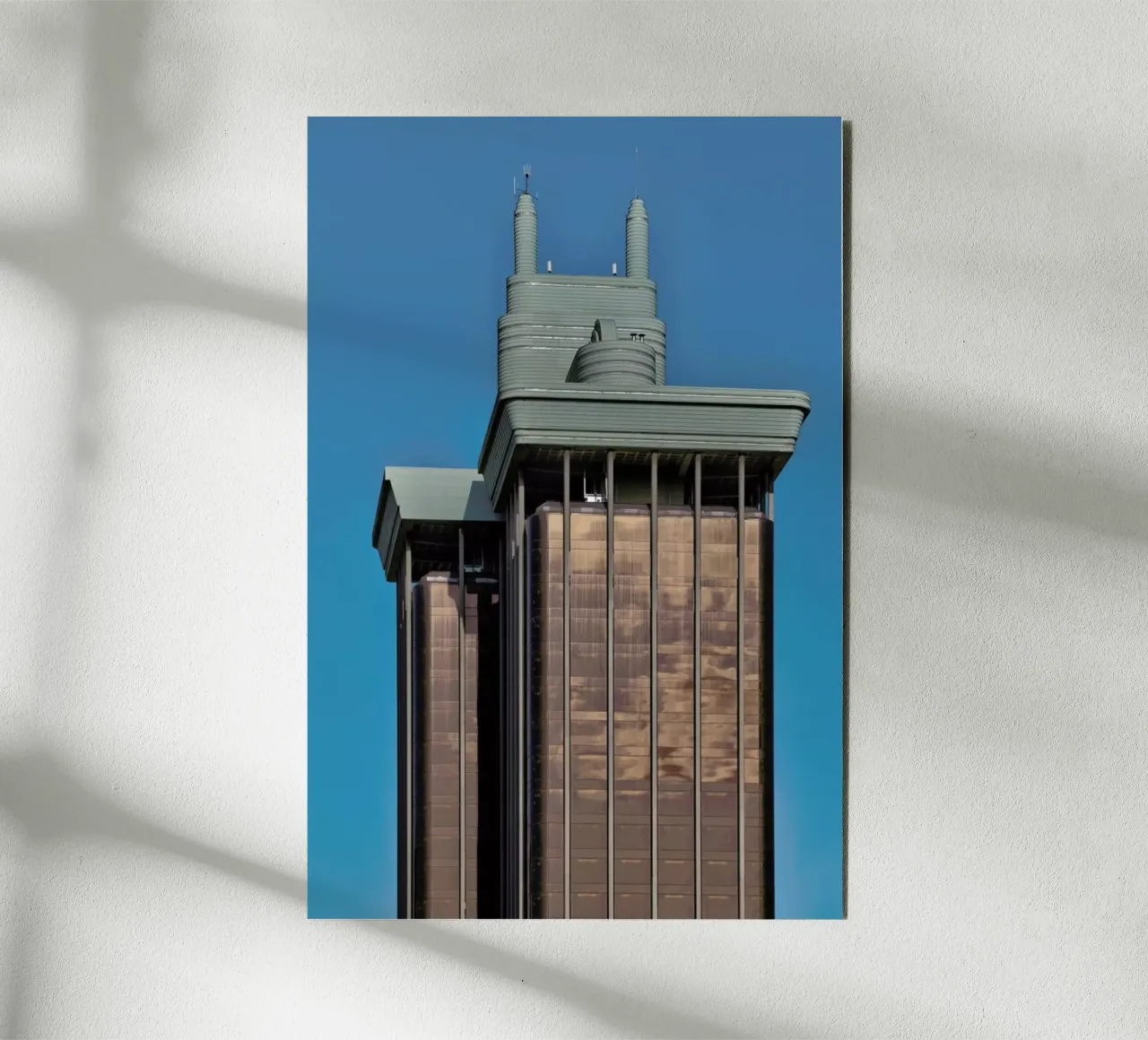 Torre colon alluminio dibond da Michael Belhadi