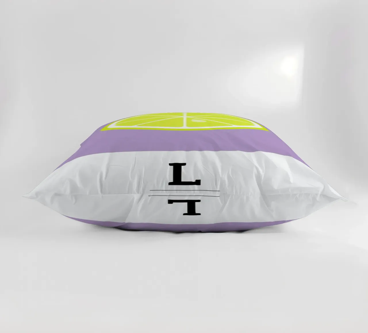 „The Food Alphabet“ - L like Lemon cuscino da BLAEK Design Studio
