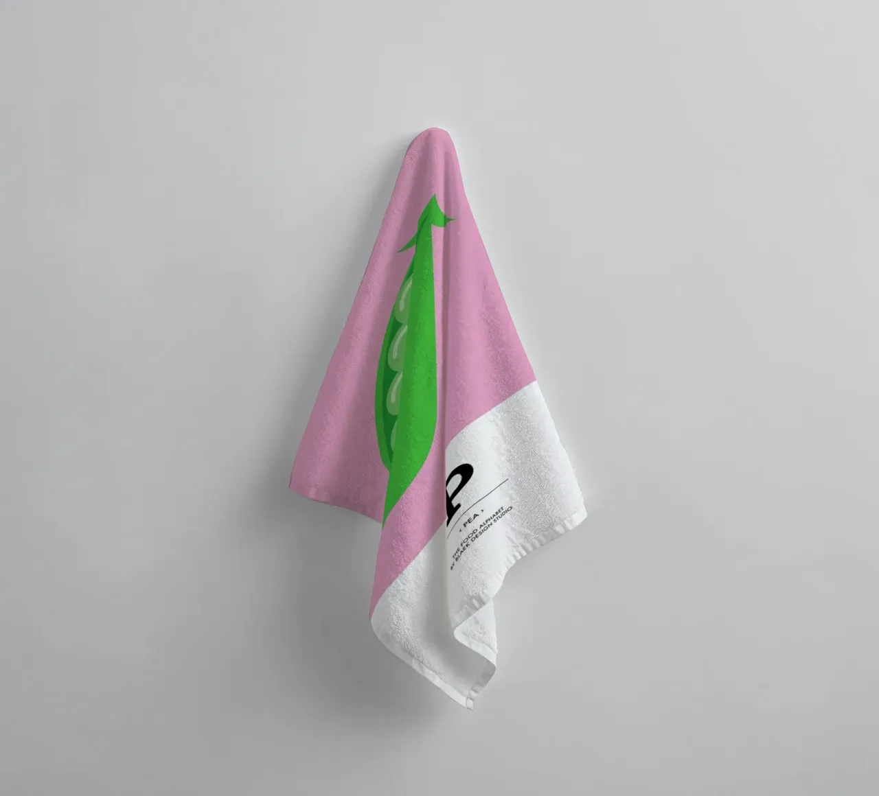 „The Food Alphabet“ - P like Pea asciugamano da bagno da BLAEK Design Studio