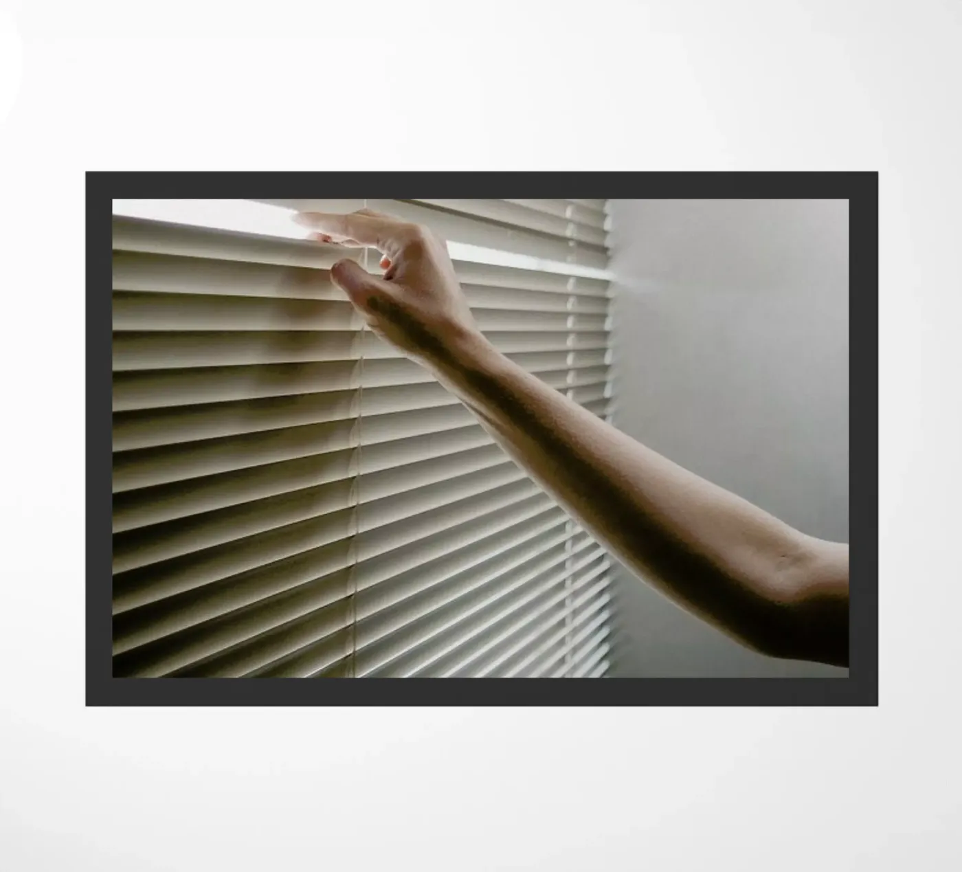 Window Blinds deurmat van Chris Abatzis