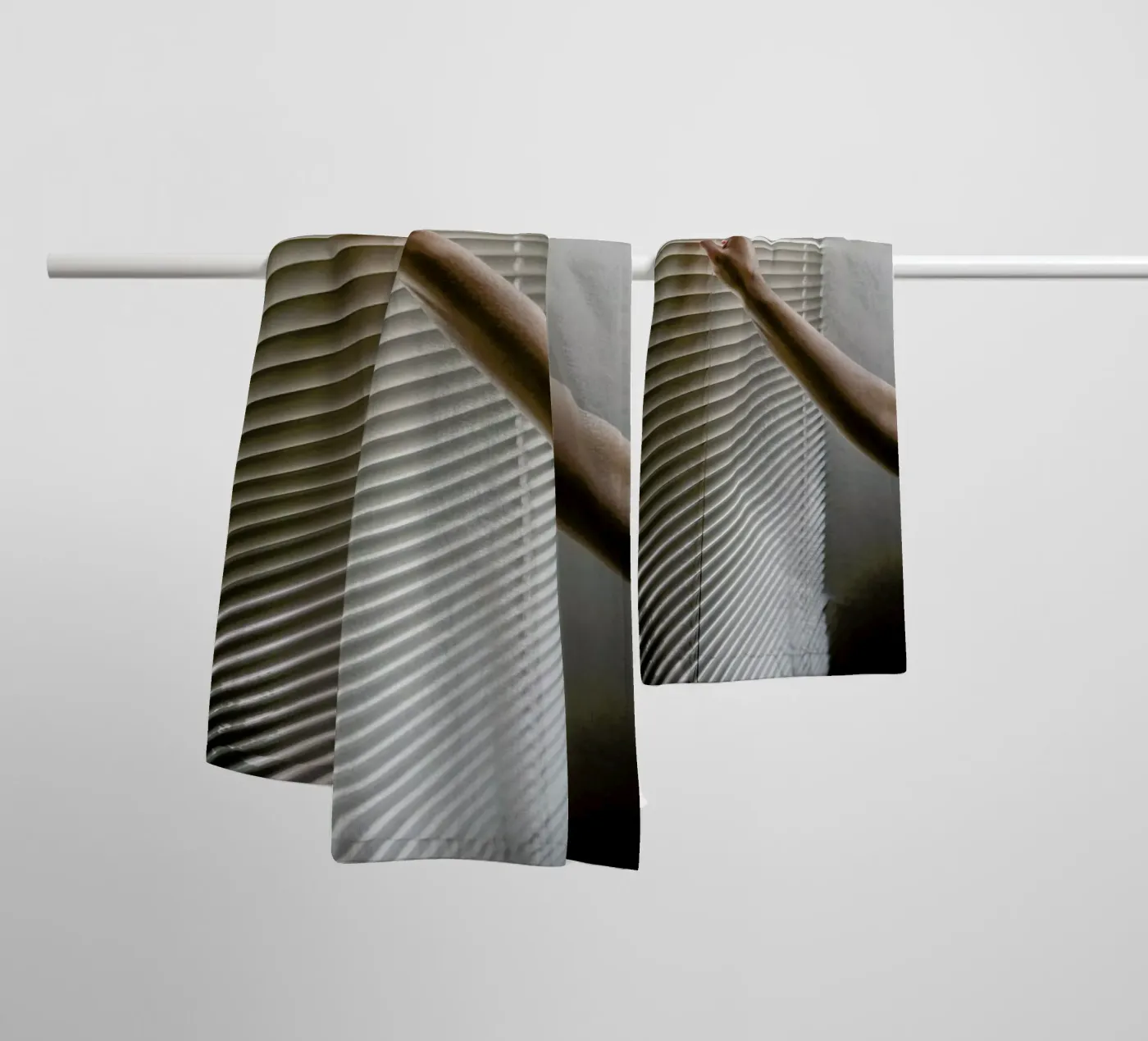 Window Blinds badhanddoek van Chris Abatzis