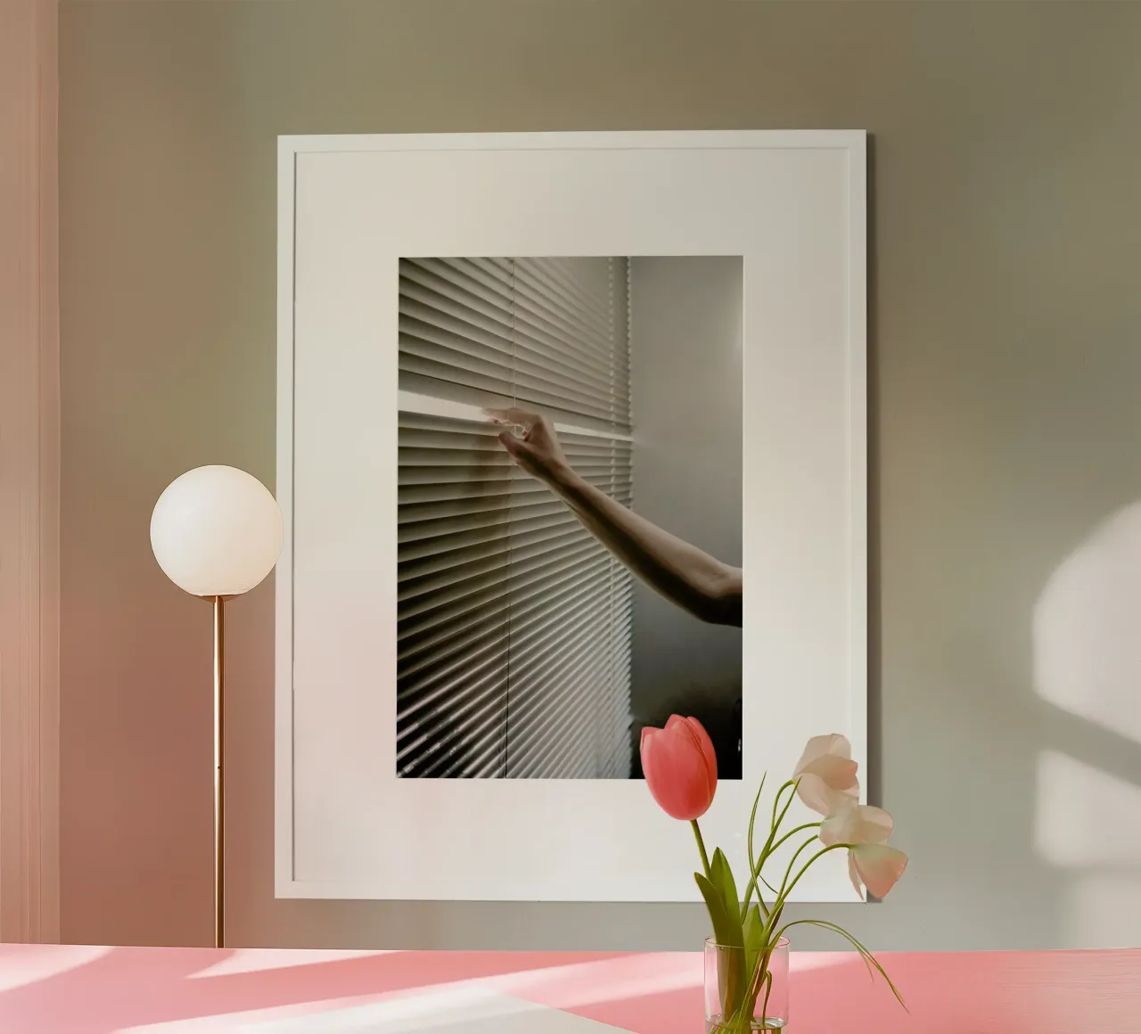 Window Blinds poster con telaio in legno da Chris Abatzis