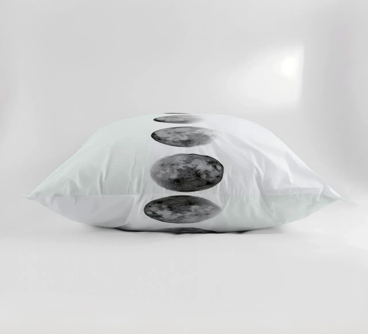 Phases of the Moon cuscino da daylight design studio